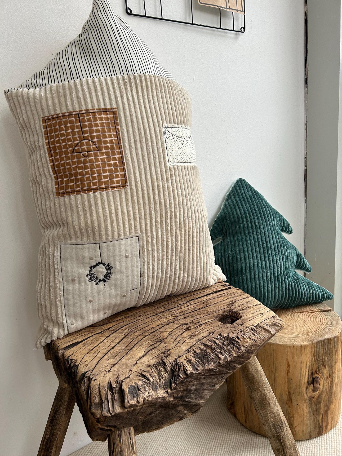 Kissen Haus, Kissen Cord, Cordkissen, Geschenk Taufe, Geschenk Geburt, Hauskissen, Kissen in Hausform, Geschenk Weihnachten, Geschenk, Sofa