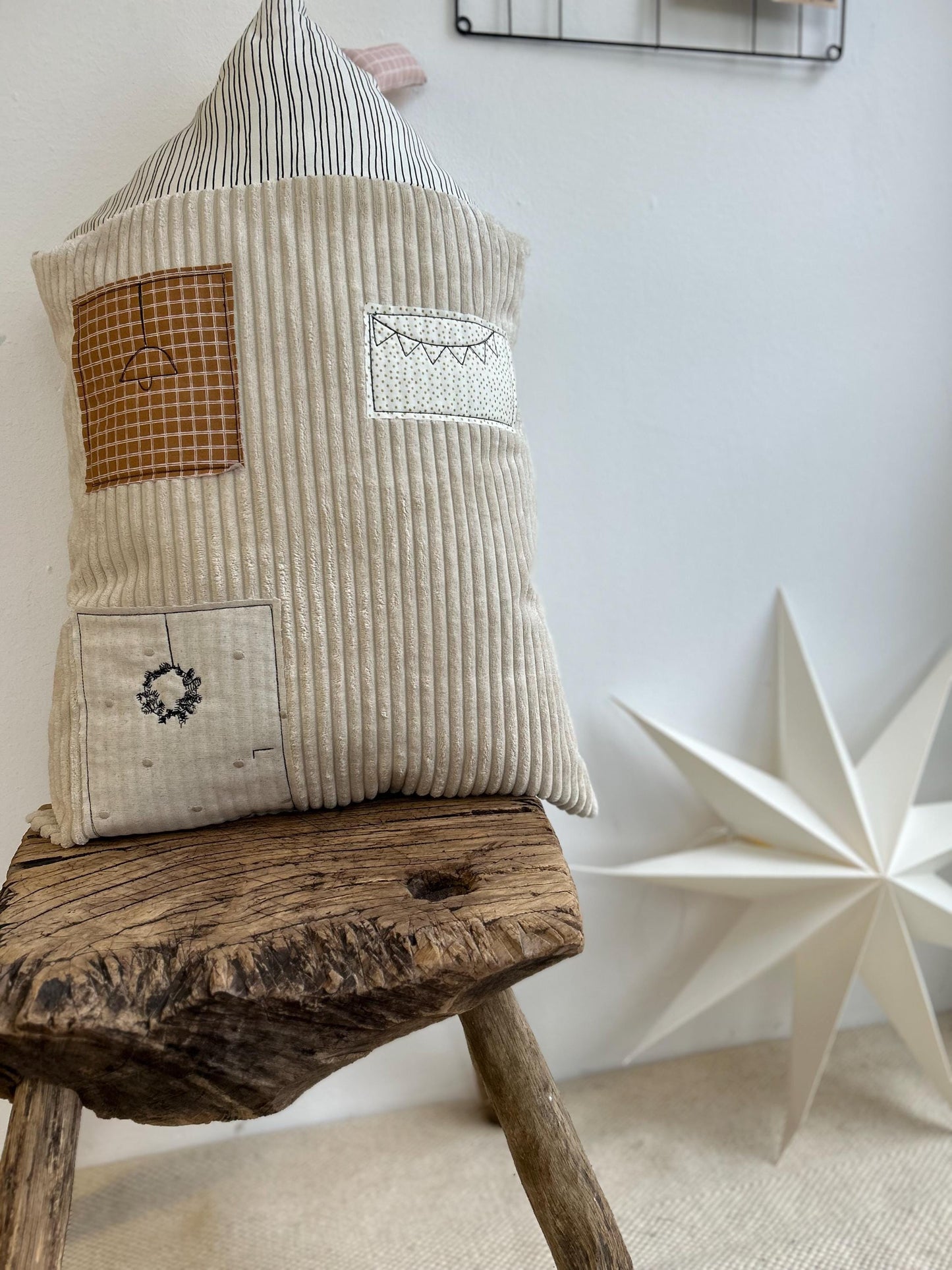Kissen Haus, Kissen Cord, Cordkissen, Geschenk Taufe, Geschenk Geburt, Hauskissen, Kissen in Hausform, Geschenk Weihnachten, Geschenk, Sofa