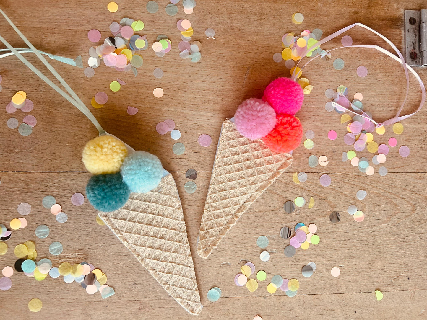 Anhänger Schultüte, Schultüte Eis, Schultüte personalisiert, Schultüten Anhänger, Neon, Tüll, Bommeln, Geschenk Einschulung, Eiswaffel