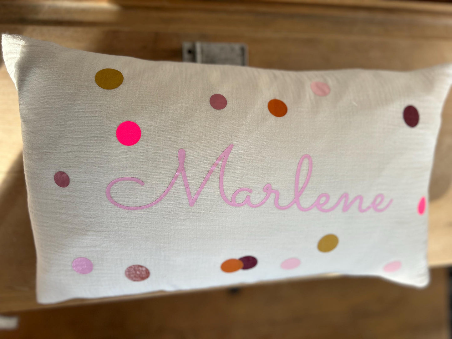 Musselinkissen mit Namen, Kissenbezug personalisiert Nameskissen Kissen Musselin Konfetti,Geschenk personalisiert, Geschenk für Kinder