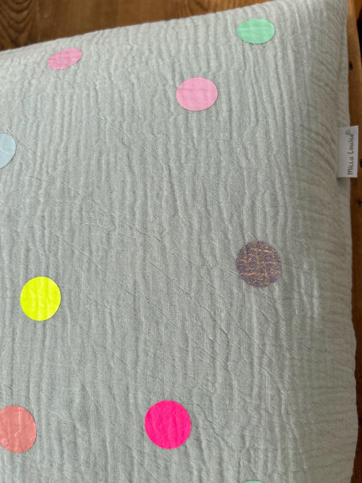 Musselinkissen Kissenbezug Kissen Wohnzimmer Garten Kissenhülle Kissen personalisiert Nameskissen Kissen Musselin Konfetti bunte Punkte