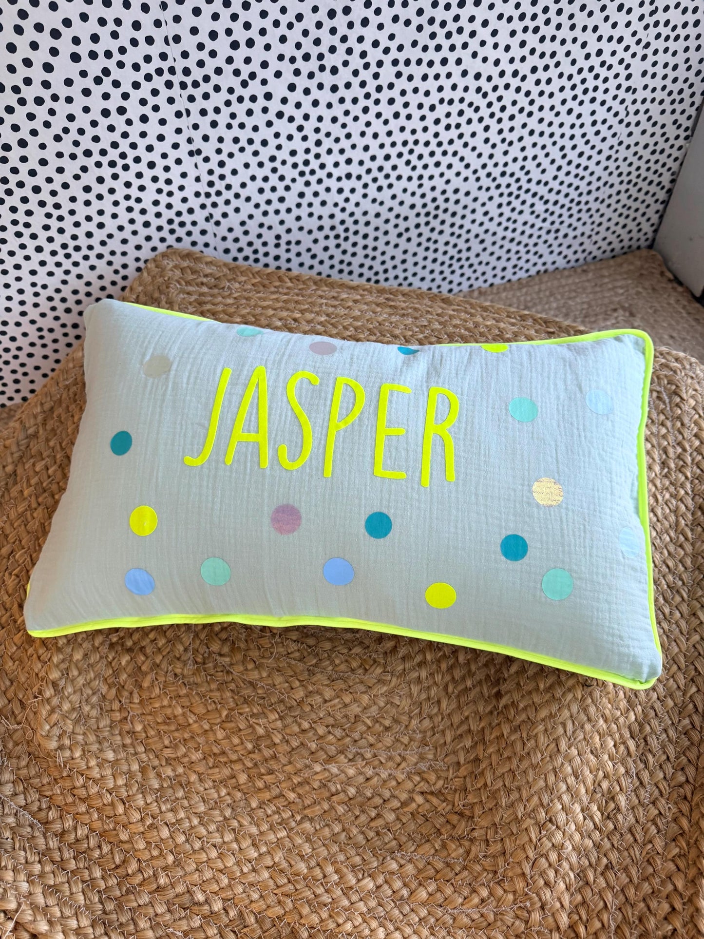 Musselinkissen mit Namen Kissenbezug Kissen Geburt Baby Kissenhülle Kissen personalisiert Nameskissen Kissen Musselin Konfetti, neon Dots