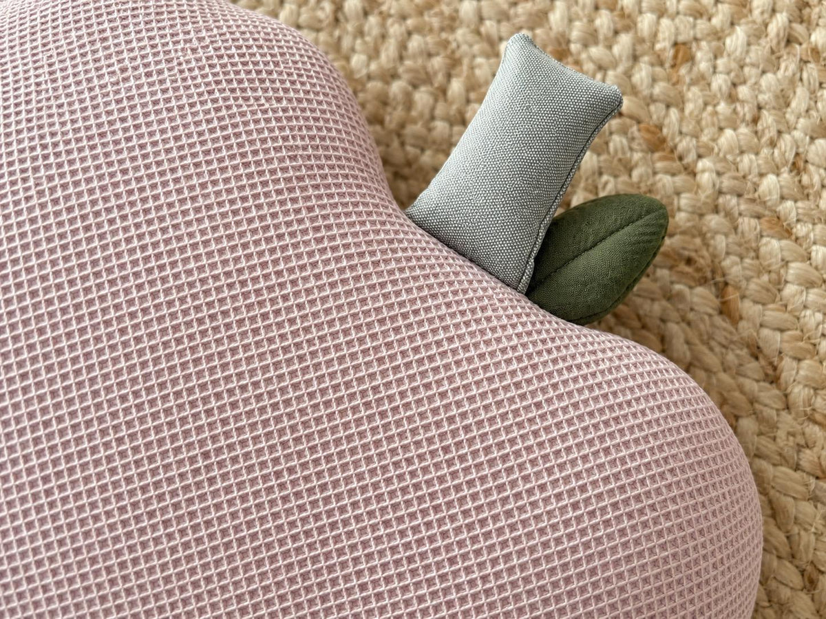 Apfelkissen mit Namen | Personalisiertes Kinderkissen aus Breitcord | Dekokissen Apfel | Geschenk zur Geburt | Kinderzimmer Deko