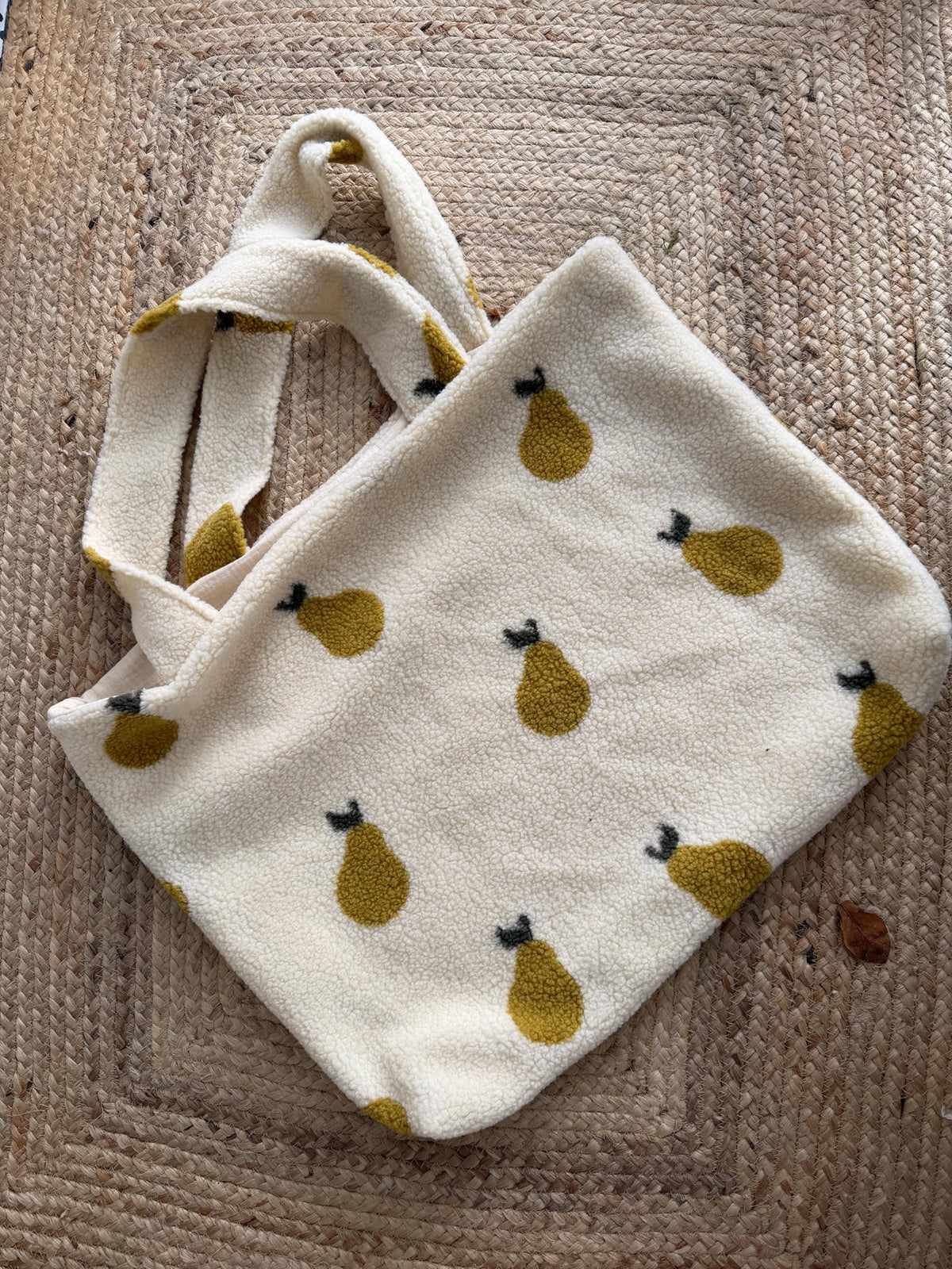 Teddy Shopper Winter mit Birnenmuster | Kuschelige Handtasche aus Teddyfleece | Stofftasche mit beigem Musselin | Teddyfleece beige