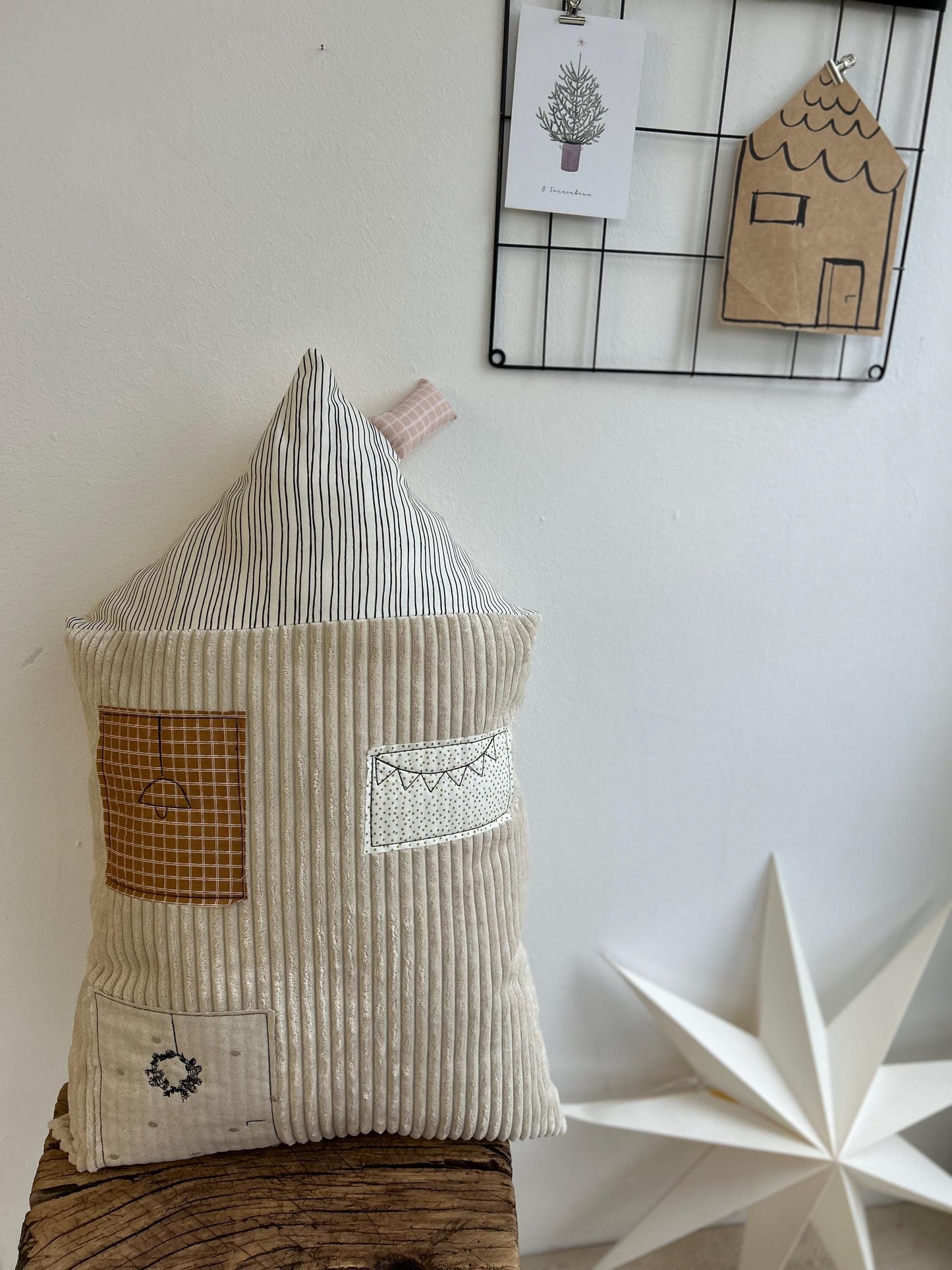 Kissen Haus, Kissen Cord, Cordkissen, Geschenk Taufe, Geschenk Geburt, Hauskissen, Kissen in Hausform, Geschenk Weihnachten, Geschenk, Sofa