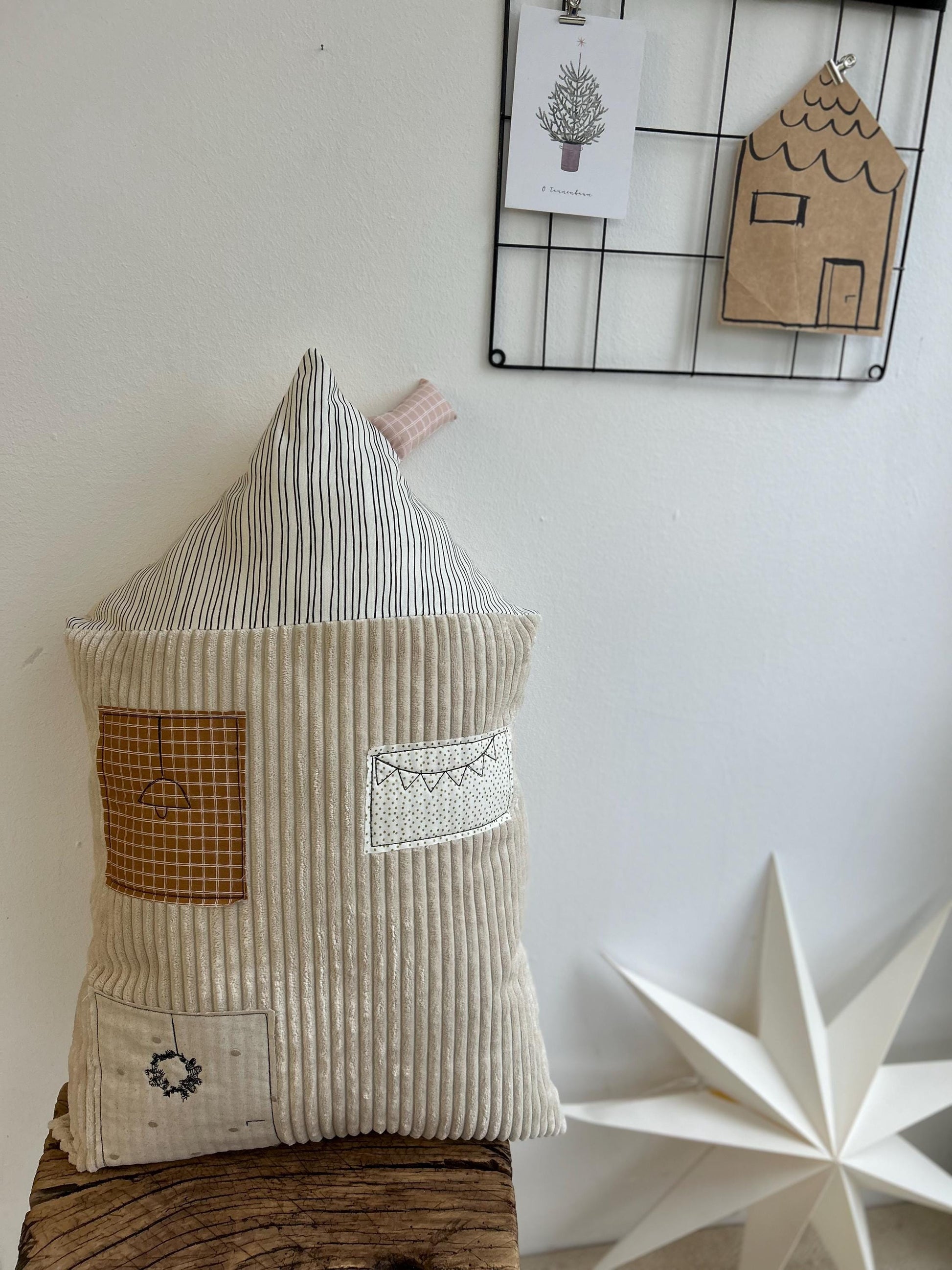 Kissen Haus, Kissen Cord, Cordkissen, Geschenk Taufe, Geschenk Geburt, Hauskissen, Kissen in Hausform, Geschenk Weihnachten, Geschenk, Sofa