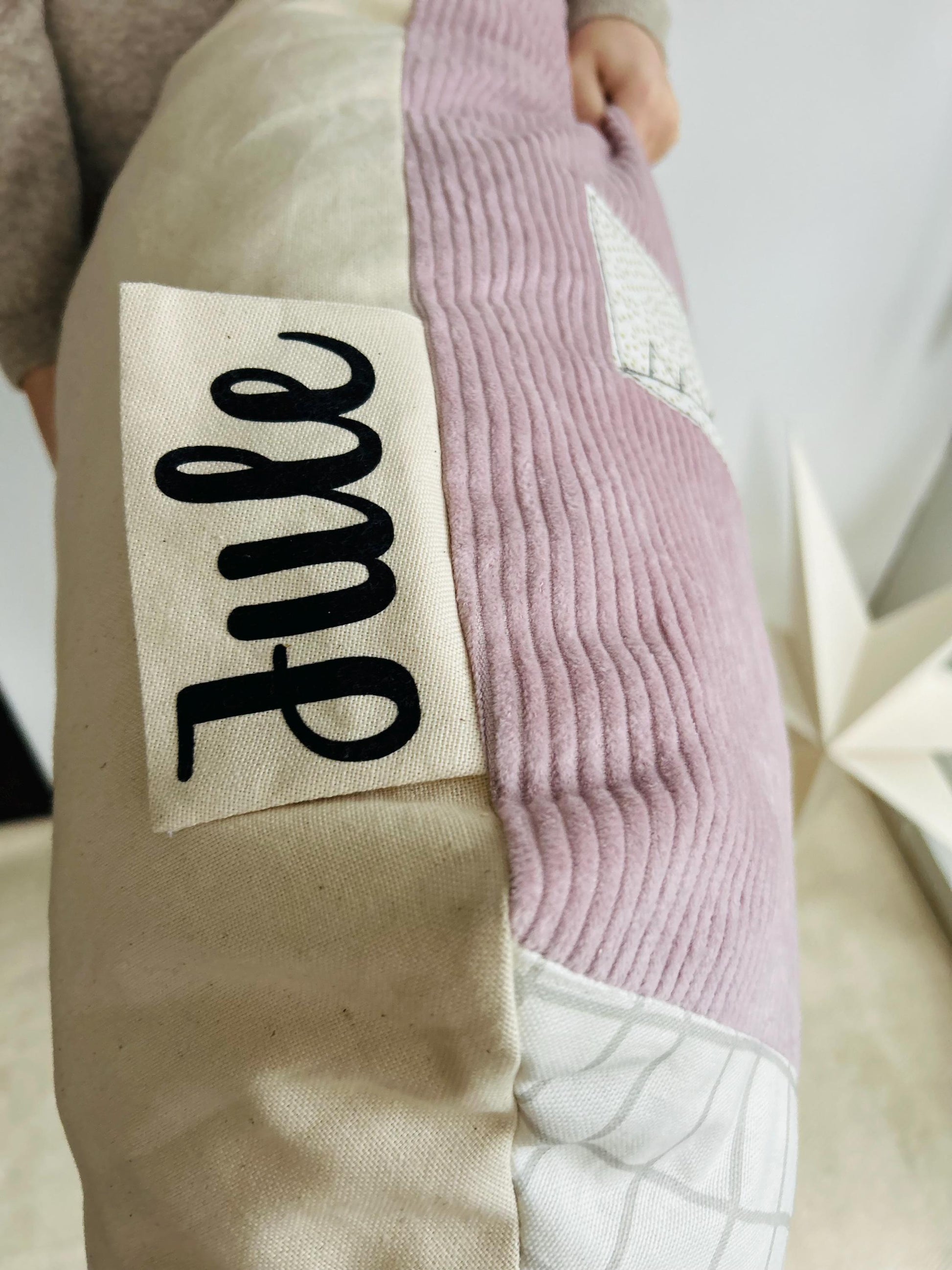 Kissen Haus, Kissen Cord, Cordkissen, Geschenk Taufe, Geschenk Geburt, Hauskissen, Kissen in Hausform, Geschenk Weihnachten, Geschenk, Sofa