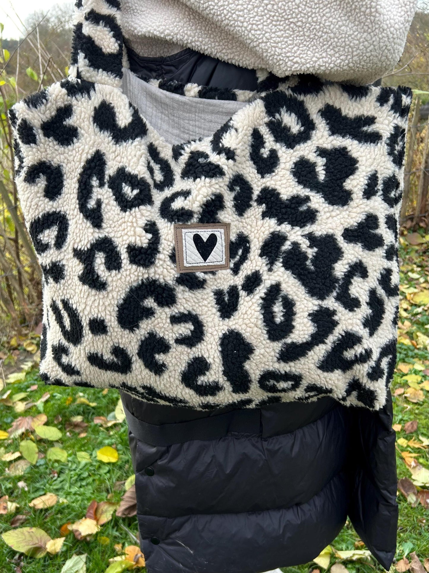 Leofleece Tasche, Beutel aus Leofleece, Leoprint Beutel, Leoprint Tasche, Tasche Winter, Tasche Animal, Teddyfleece Tasche,Leoprint PomiPomi