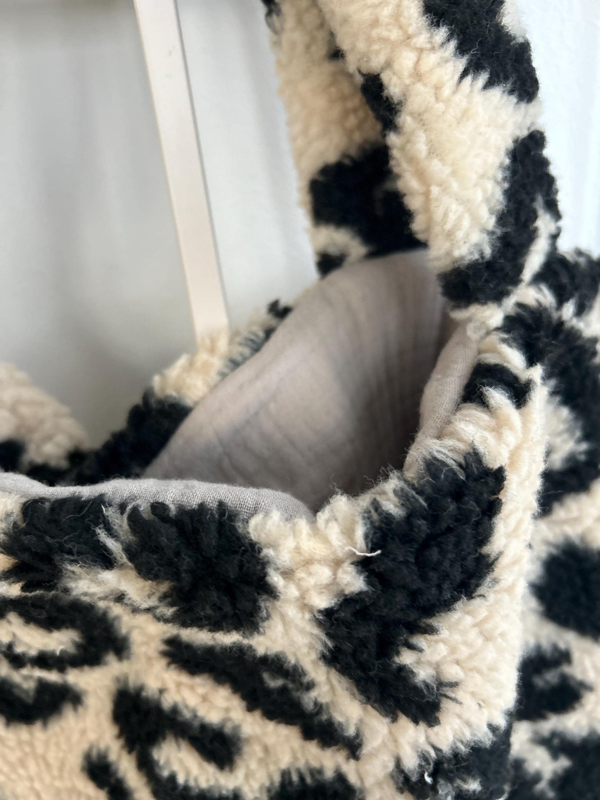 Leofleece Tasche, Beutel aus Leofleece, Leoprint Beutel, Leoprint Tasche, Tasche Winter, Tasche Animal, Teddyfleece Tasche,Leoprint PomiPomi