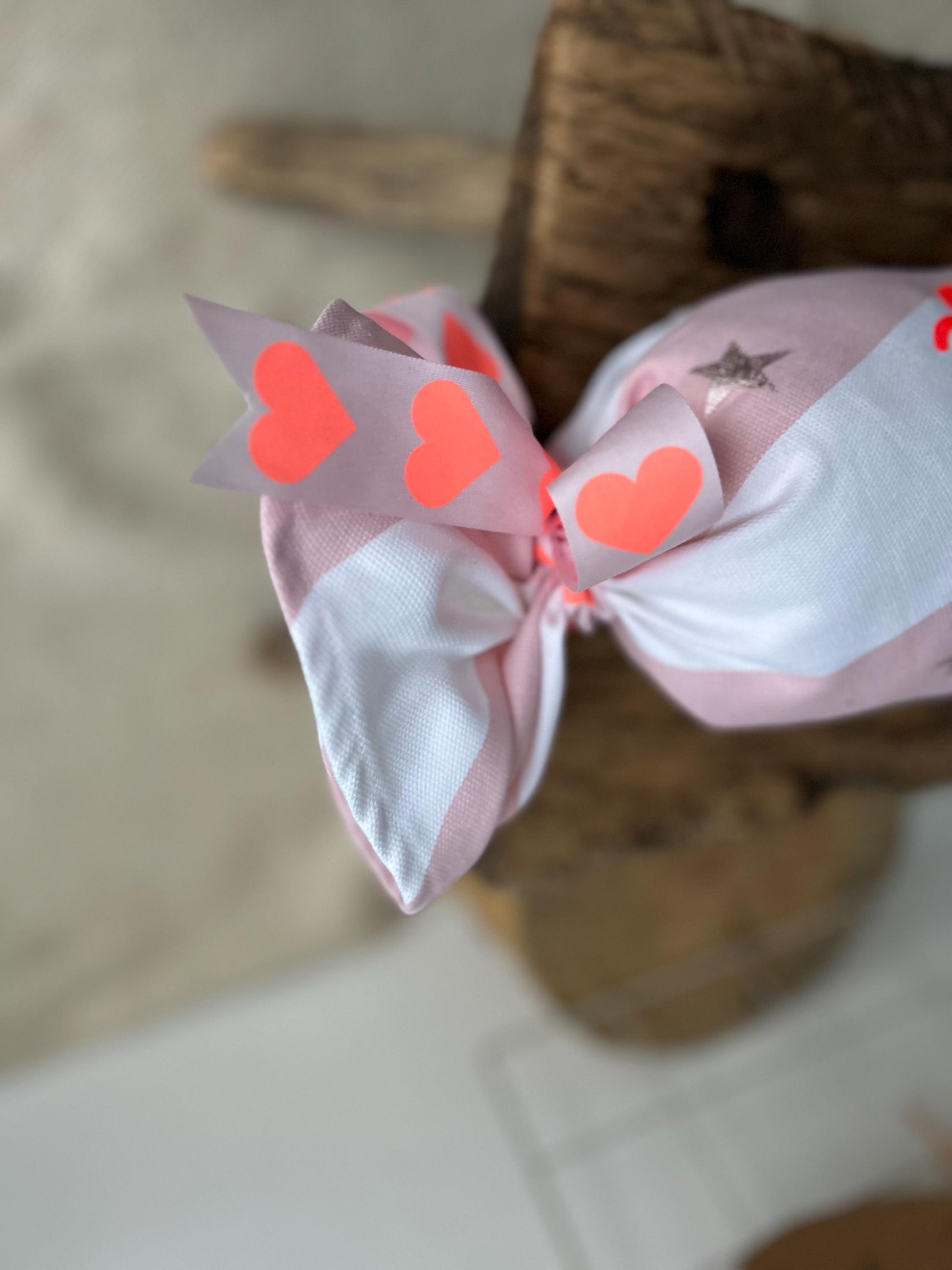 Kissen Bonbon, Bonbonkissen, Kissen Kinderzimmer, Geschenk Kinder, Kissen rosa weiß, Kissen in Bonbonform, Geschenk Weihnachten