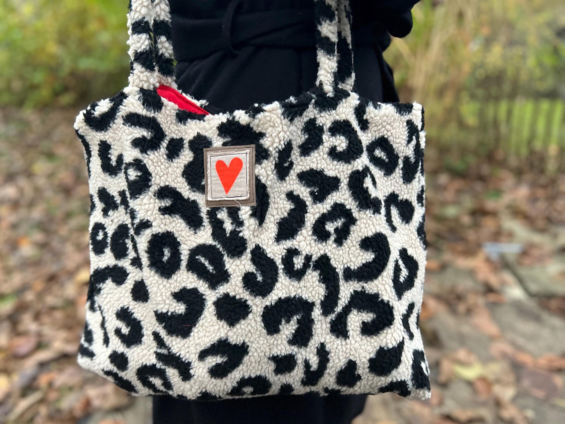 Leofleece Tasche, Beutel aus Leofleece, Leoprint Beutel, Leoprint Tasche, Tasche Winter, Tasche Animal, Teddyfleece Tasche,Leoprint PomiPomi