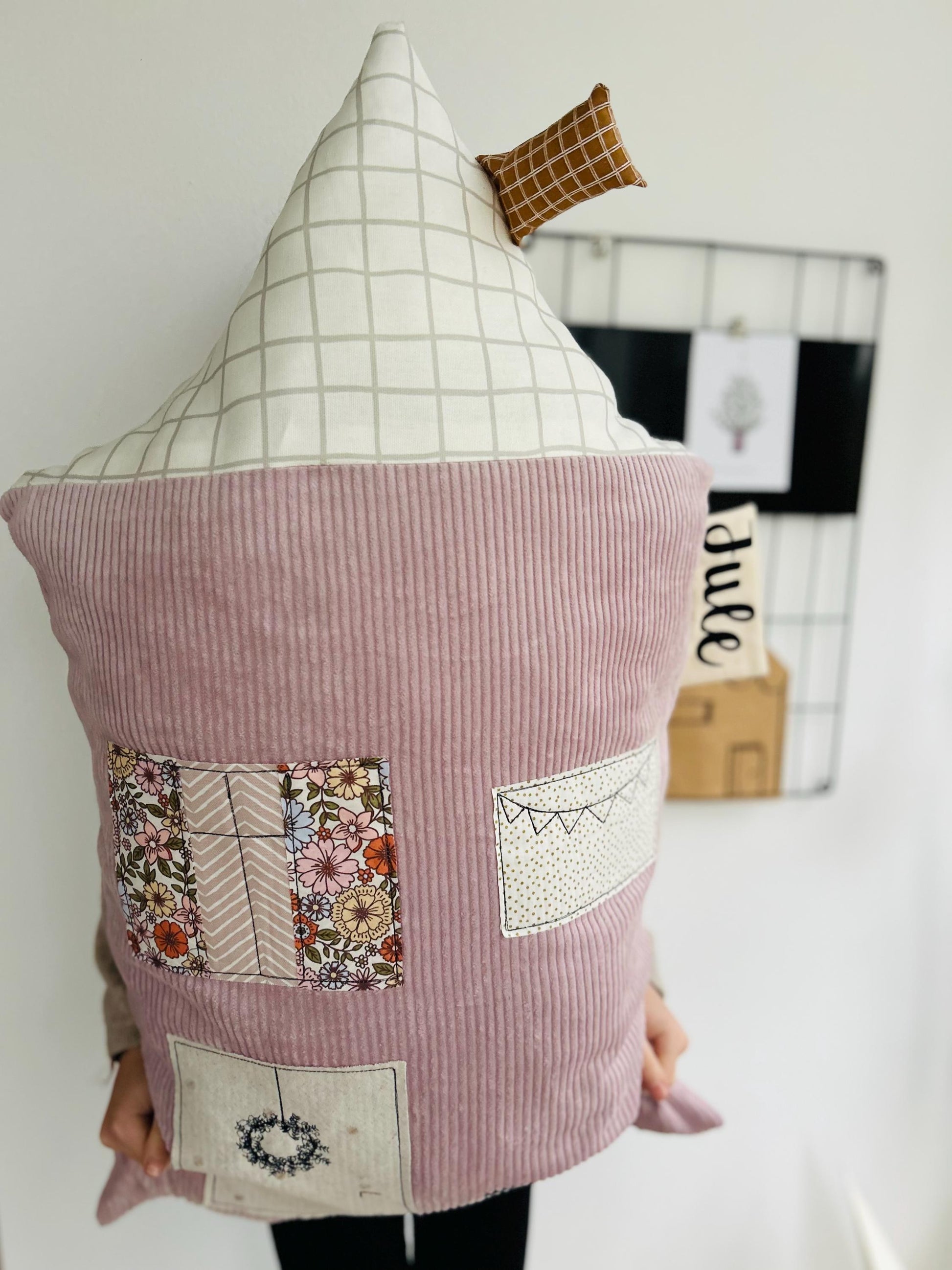 Kissen Haus, Kissen Cord, Cordkissen, Geschenk Taufe, Geschenk Geburt, Hauskissen, Kissen in Hausform, Geschenk Weihnachten, Geschenk, Sofa