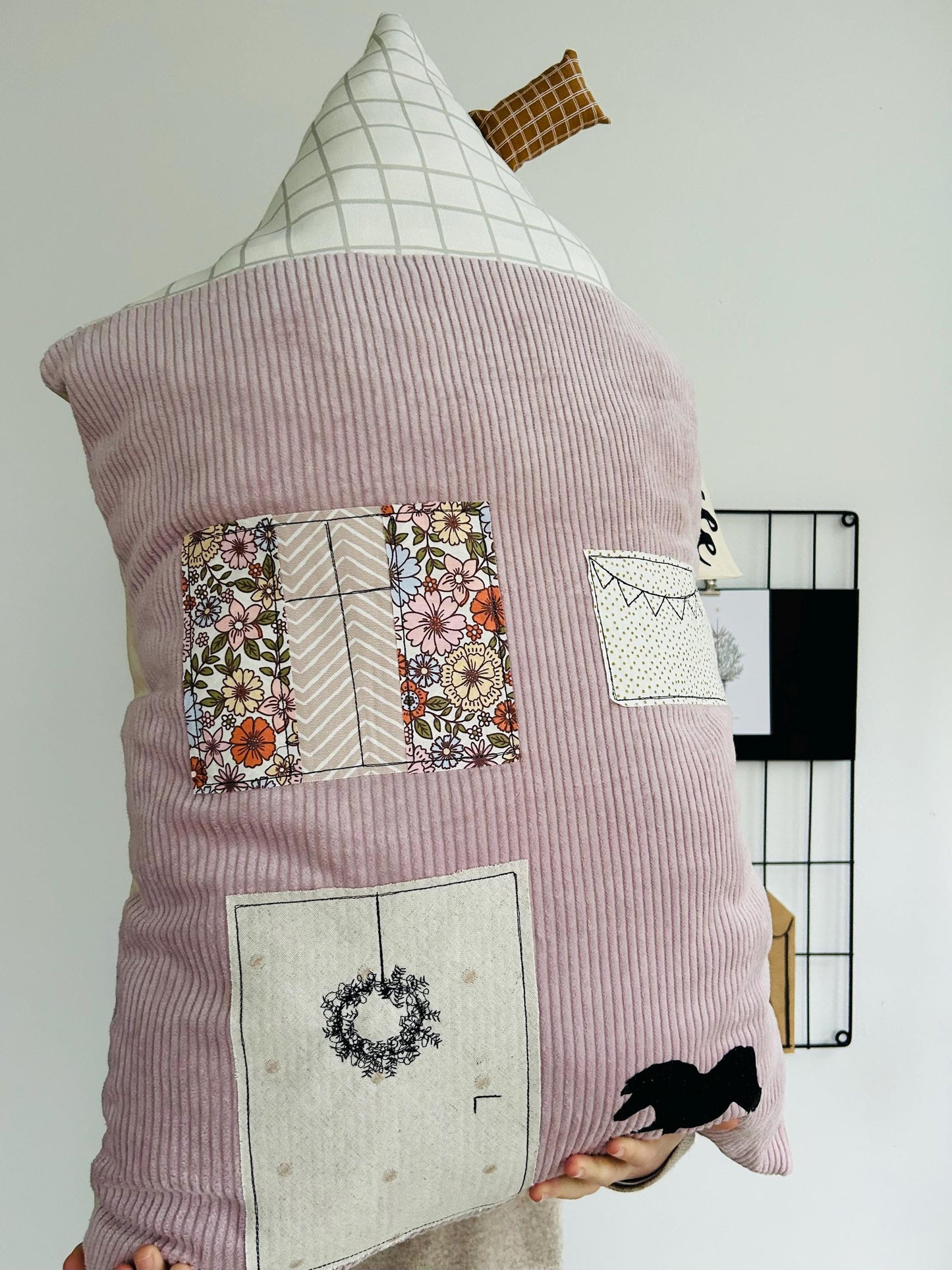 Kissen Haus, Kissen Cord, Cordkissen, Geschenk Taufe, Geschenk Geburt, Hauskissen, Kissen in Hausform, Geschenk Weihnachten, Geschenk, Sofa