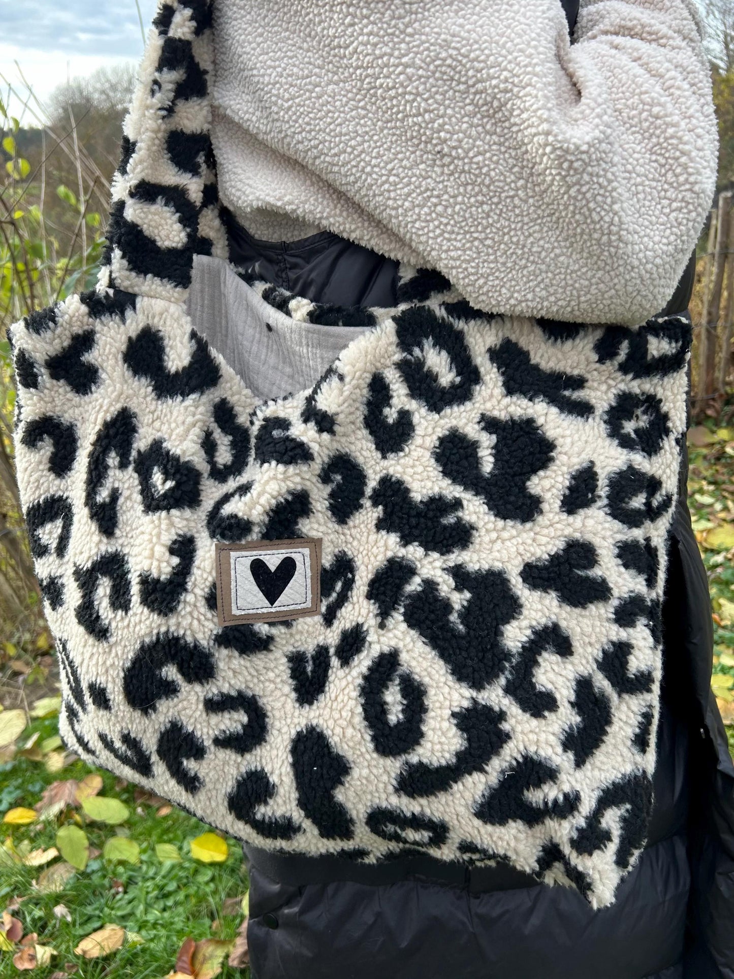 Leofleece Tasche, Beutel aus Leofleece, Leoprint Beutel, Leoprint Tasche, Tasche Winter, Tasche Animal, Teddyfleece Tasche,Leoprint PomiPomi