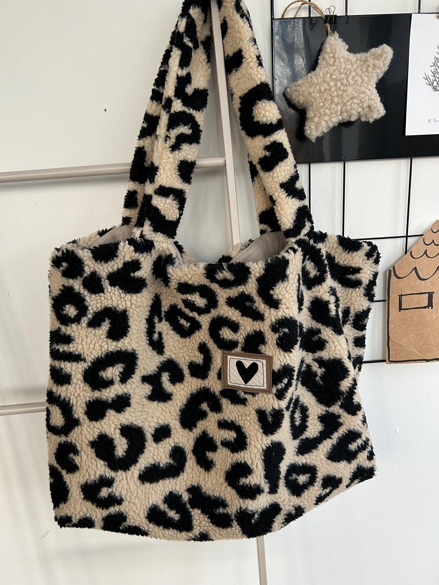 Leofleece Tasche, Beutel aus Leofleece, Leoprint Beutel, Leoprint Tasche, Tasche Winter, Tasche Animal, Teddyfleece Tasche,Leoprint PomiPomi
