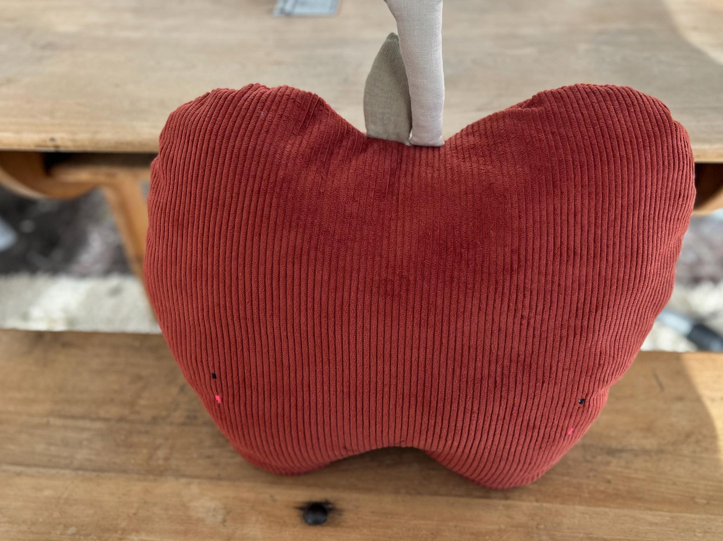 Kissen Apfel, Kissen Cord, Cordkissen, Geschenk zur Taufe, Geschenk zur Geburt, Geschenk Kinder, Kissen mit Namen, PomiPomi