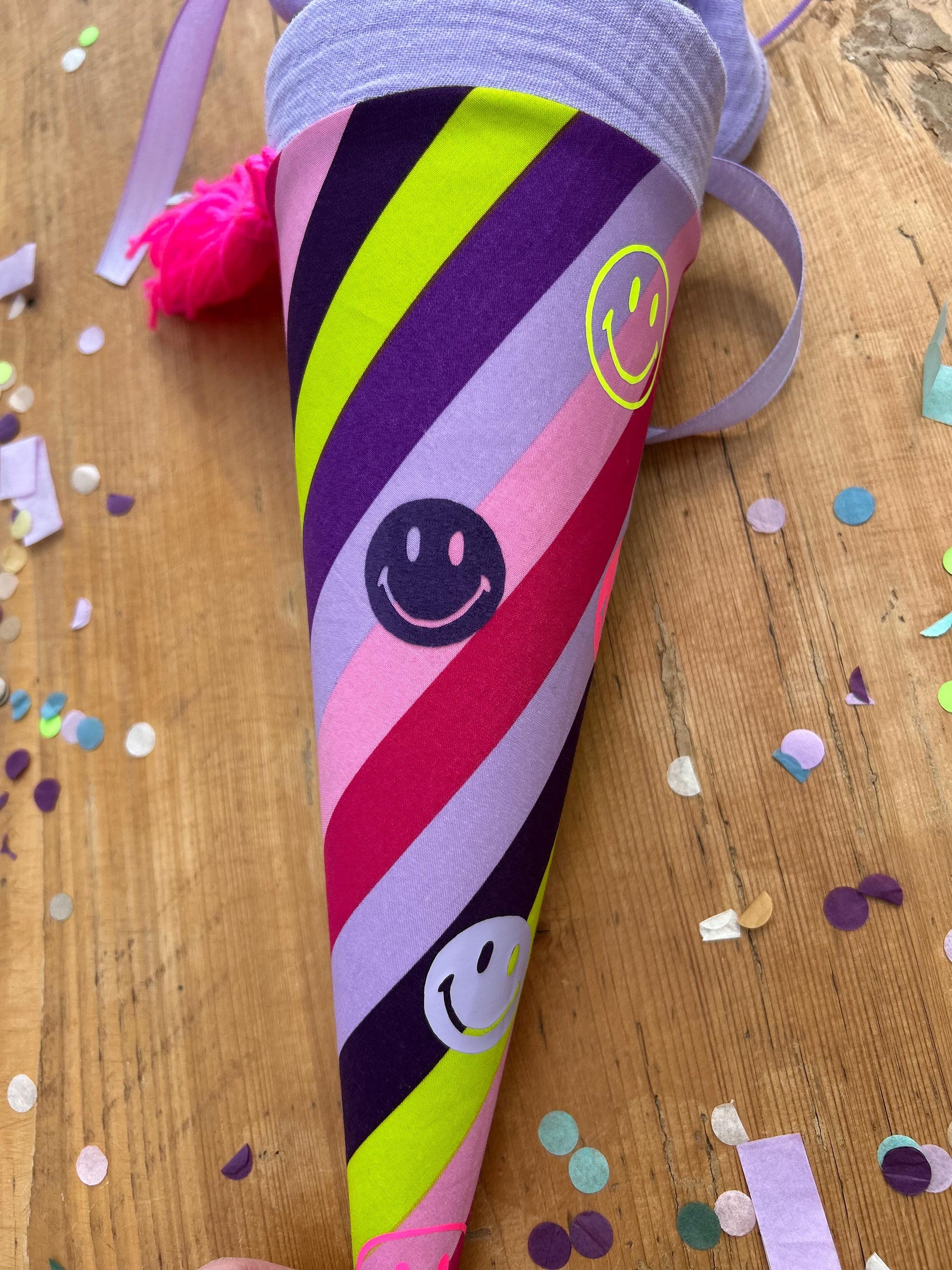 Schultüte oder Geschwisterschultüte Zuckertüte Schultüte Stoff Einschulung Geschwisterschultüte Smiley neon Schultüte Smileys, flieder, neon