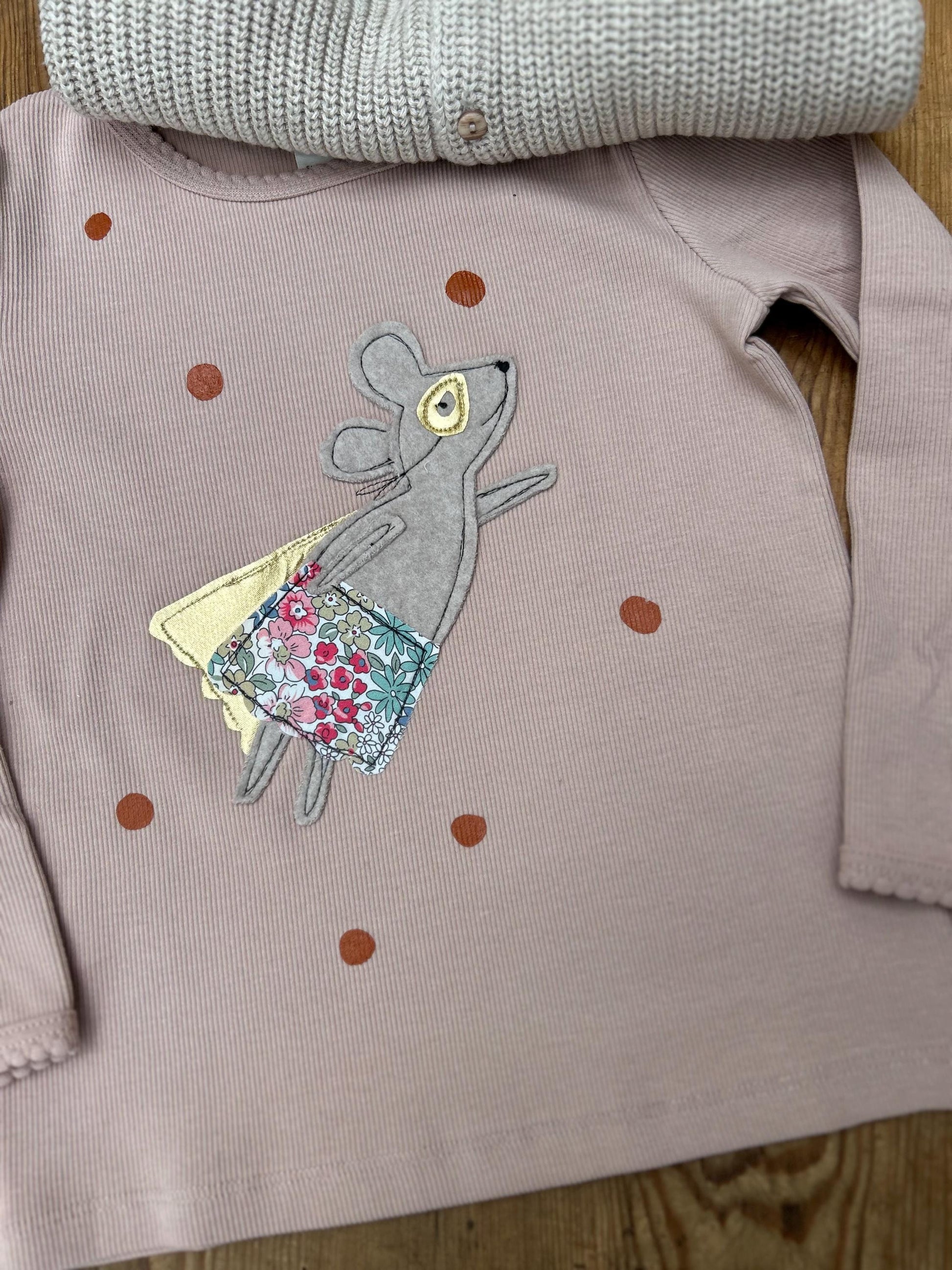 Rippjersey Shirt beige, Geburtstagsshirt Mädchen Shirt Biobaumwolle, Shirt zum Geburtstag, Geschenk Kinder, Langarmshirt Superheld, PomiPomi