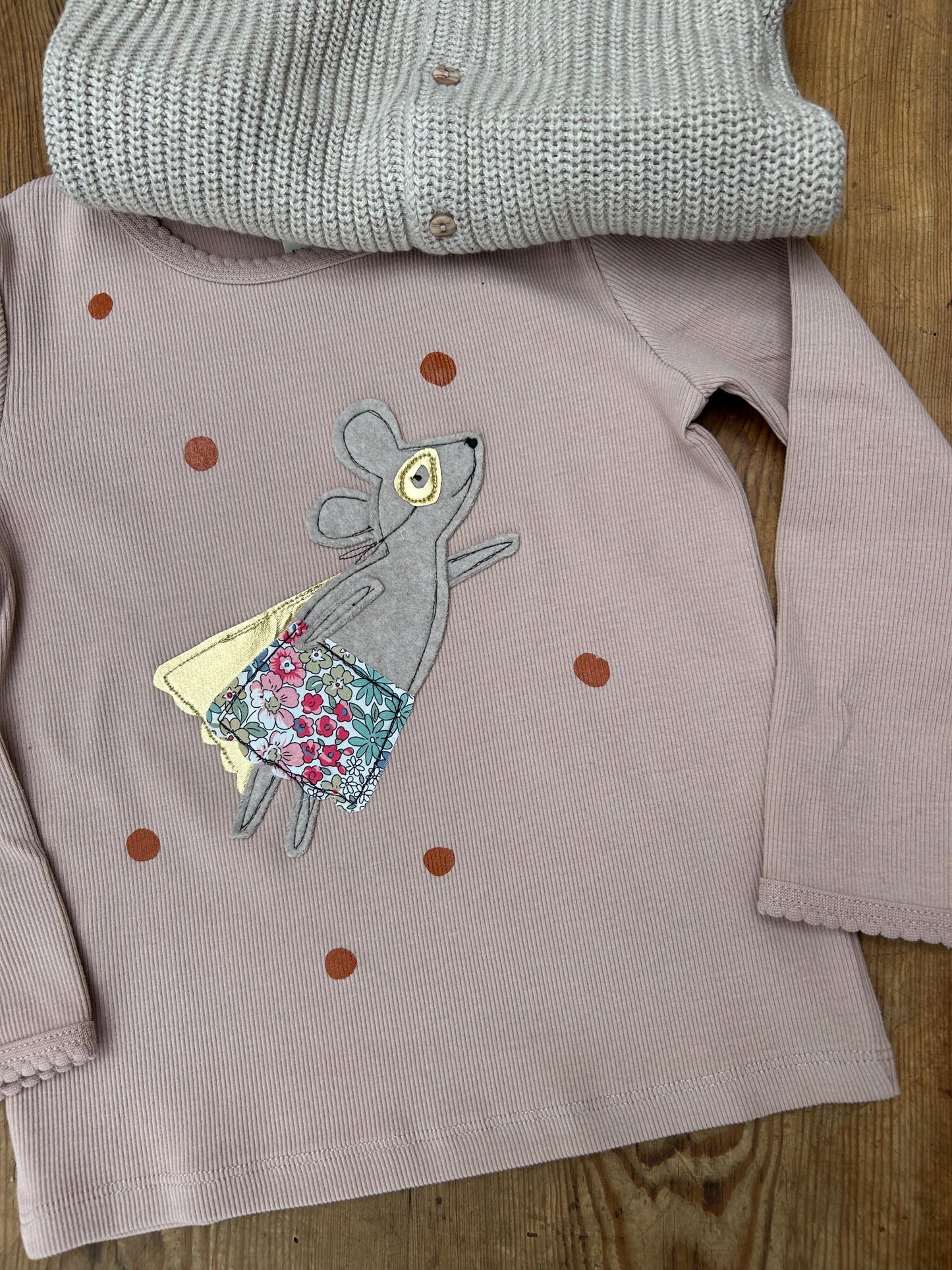 Rippjersey Shirt beige, Geburtstagsshirt Mädchen Shirt Biobaumwolle, Shirt zum Geburtstag, Geschenk Kinder, Langarmshirt Superheld, PomiPomi