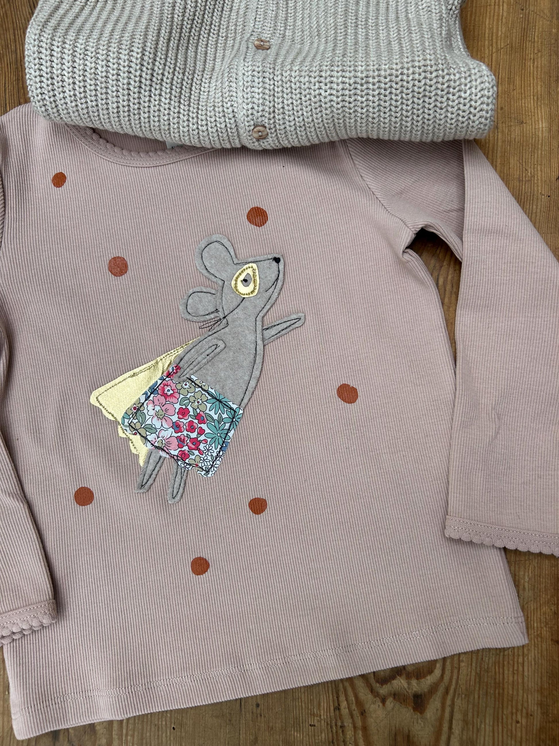 Rippjersey Shirt beige, Geburtstagsshirt Mädchen Shirt Biobaumwolle, Shirt zum Geburtstag, Geschenk Kinder, Langarmshirt Superheld, PomiPomi