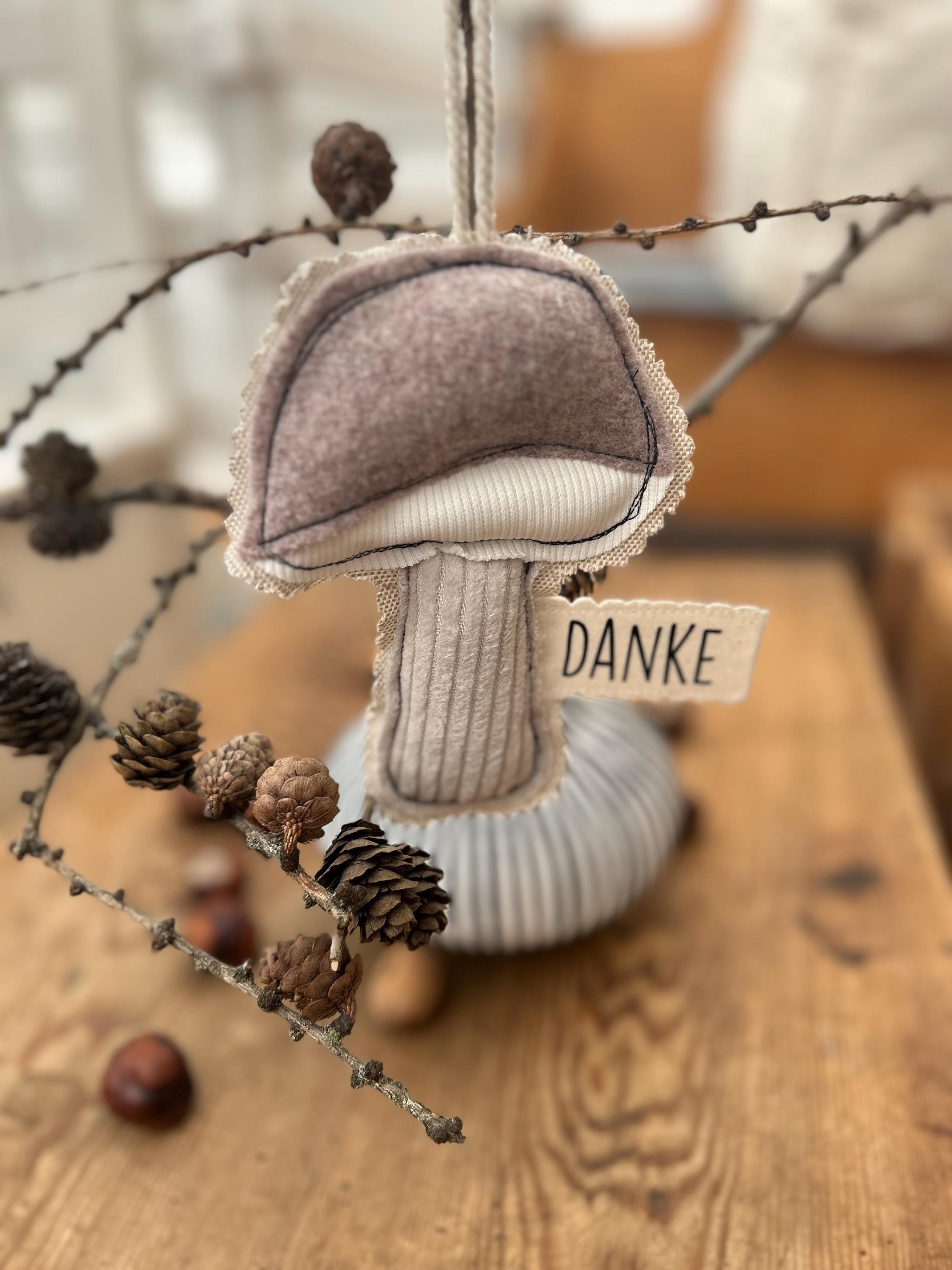 kleiner Anhänger Pilz, Pilzanhänger, Herbst Deko, kleines Geschenk, Herbstdekoration, Wollwalk, Landhaus, Merino, Geschenk personalisierbar