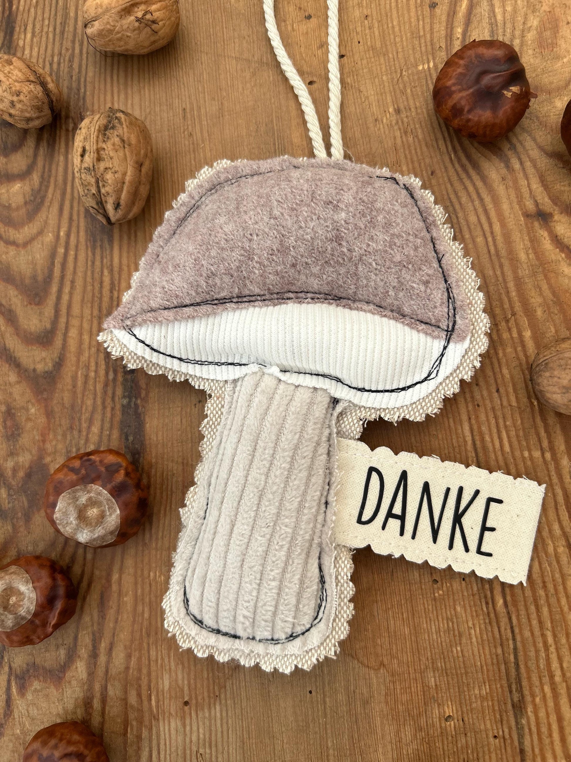 kleiner Anhänger Pilz, Pilzanhänger, Herbst Deko, kleines Geschenk, Herbstdekoration, Wollwalk, Landhaus, Merino, Geschenk personalisierbar
