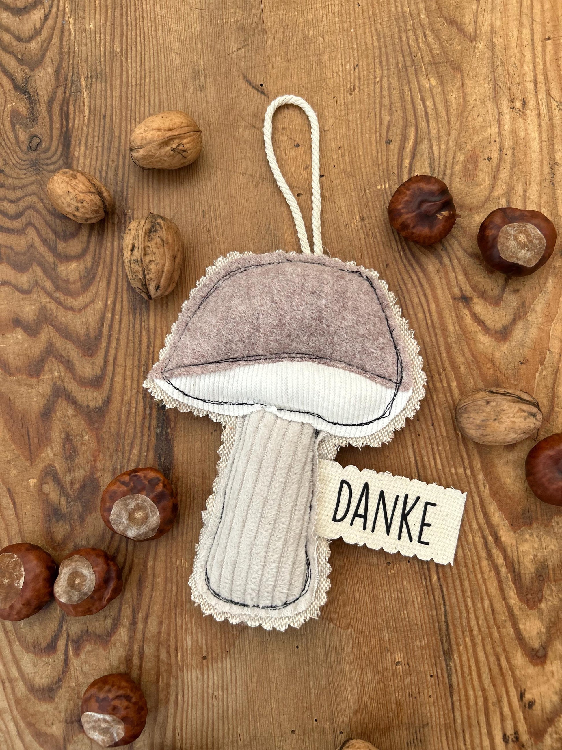 kleiner Anhänger Pilz, Pilzanhänger, Herbst Deko, kleines Geschenk, Herbstdekoration, Wollwalk, Landhaus, Merino, Geschenk personalisierbar