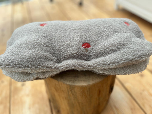 Teddyfell Kinderwagenmuff, Muff Baby, Kinderwagenmuff Fliegenpilz,warme Hände,Geschenk zur Geburt, Geschenk Weihnachten individuell, Winter