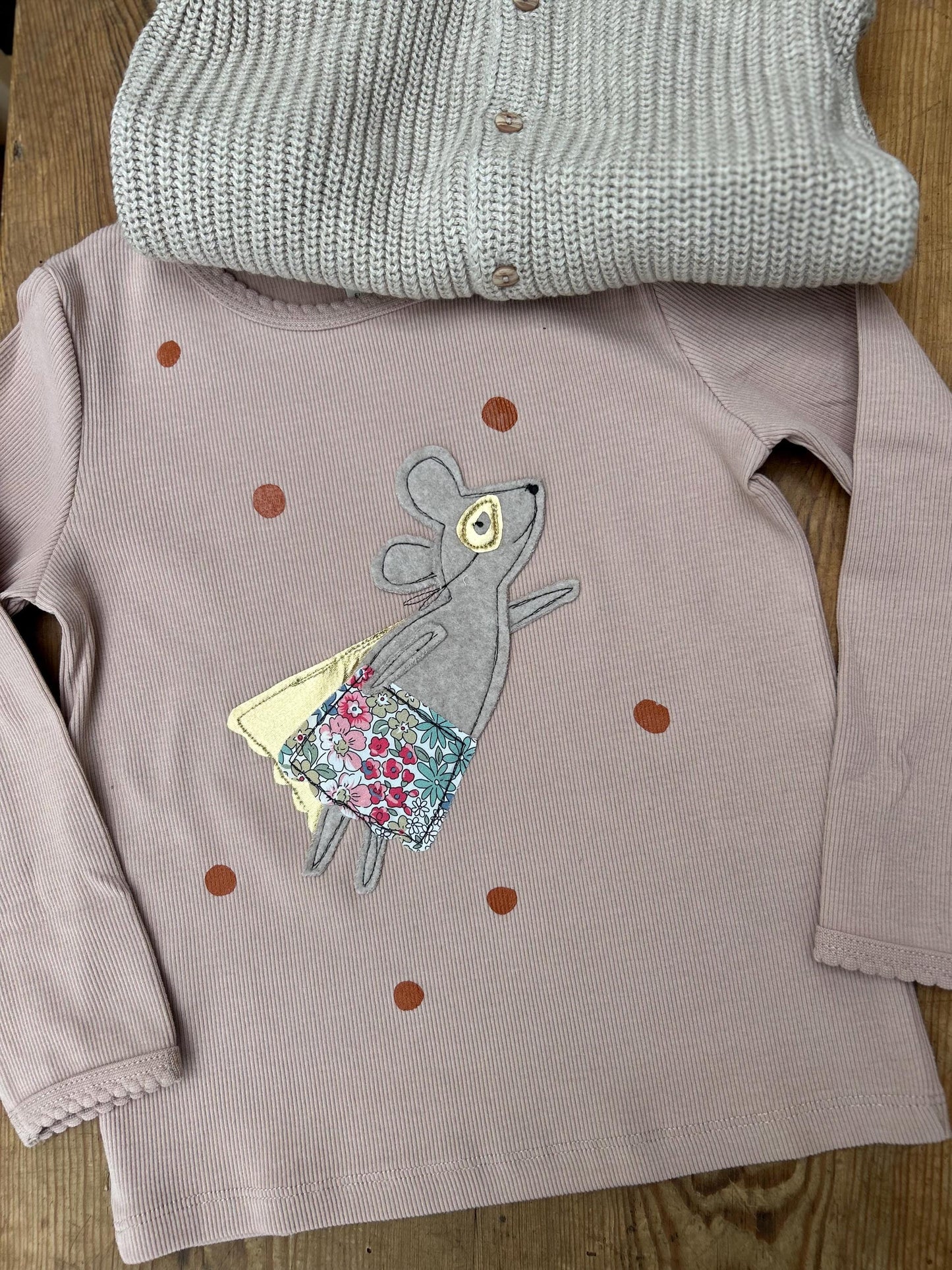 Rippjersey Shirt beige, Geburtstagsshirt Mädchen Shirt Biobaumwolle, Shirt zum Geburtstag, Geschenk Kinder, Langarmshirt Superheld, PomiPomi