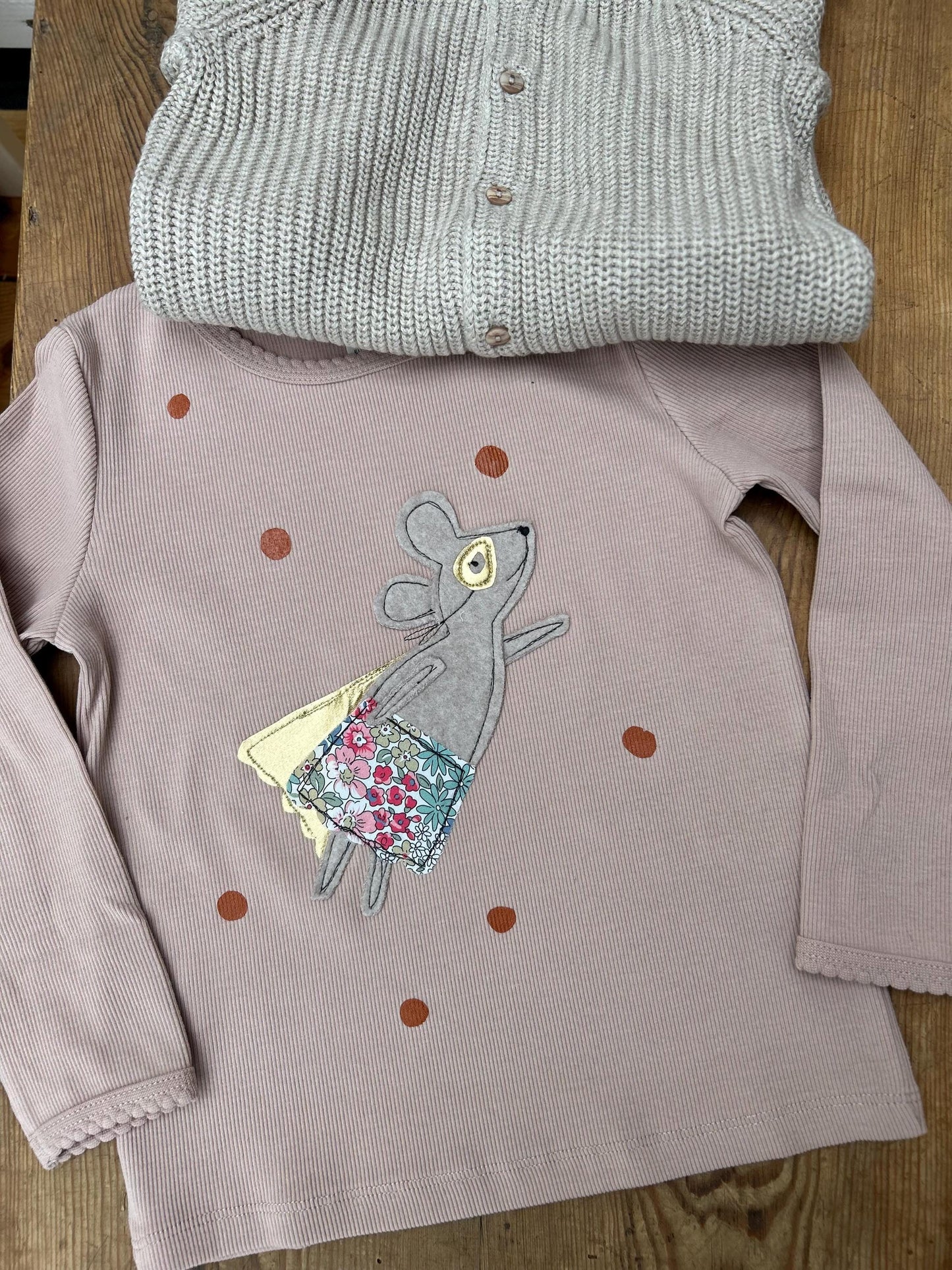 Rippjersey Shirt beige, Geburtstagsshirt Mädchen Shirt Biobaumwolle, Shirt zum Geburtstag, Geschenk Kinder, Langarmshirt Superheld, PomiPomi