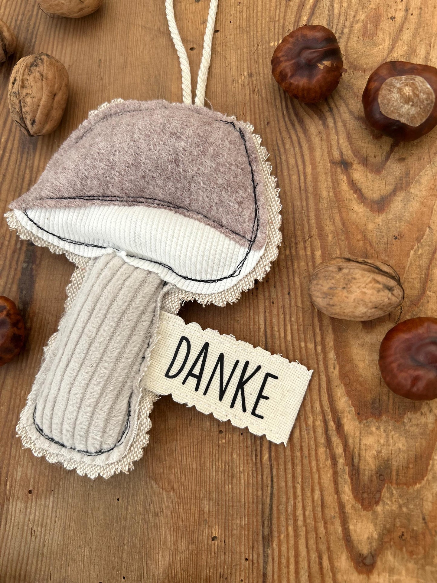 kleiner Anhänger Pilz, Pilzanhänger, Herbst Deko, kleines Geschenk, Herbstdekoration, Wollwalk, Landhaus, Merino, Geschenk personalisierbar