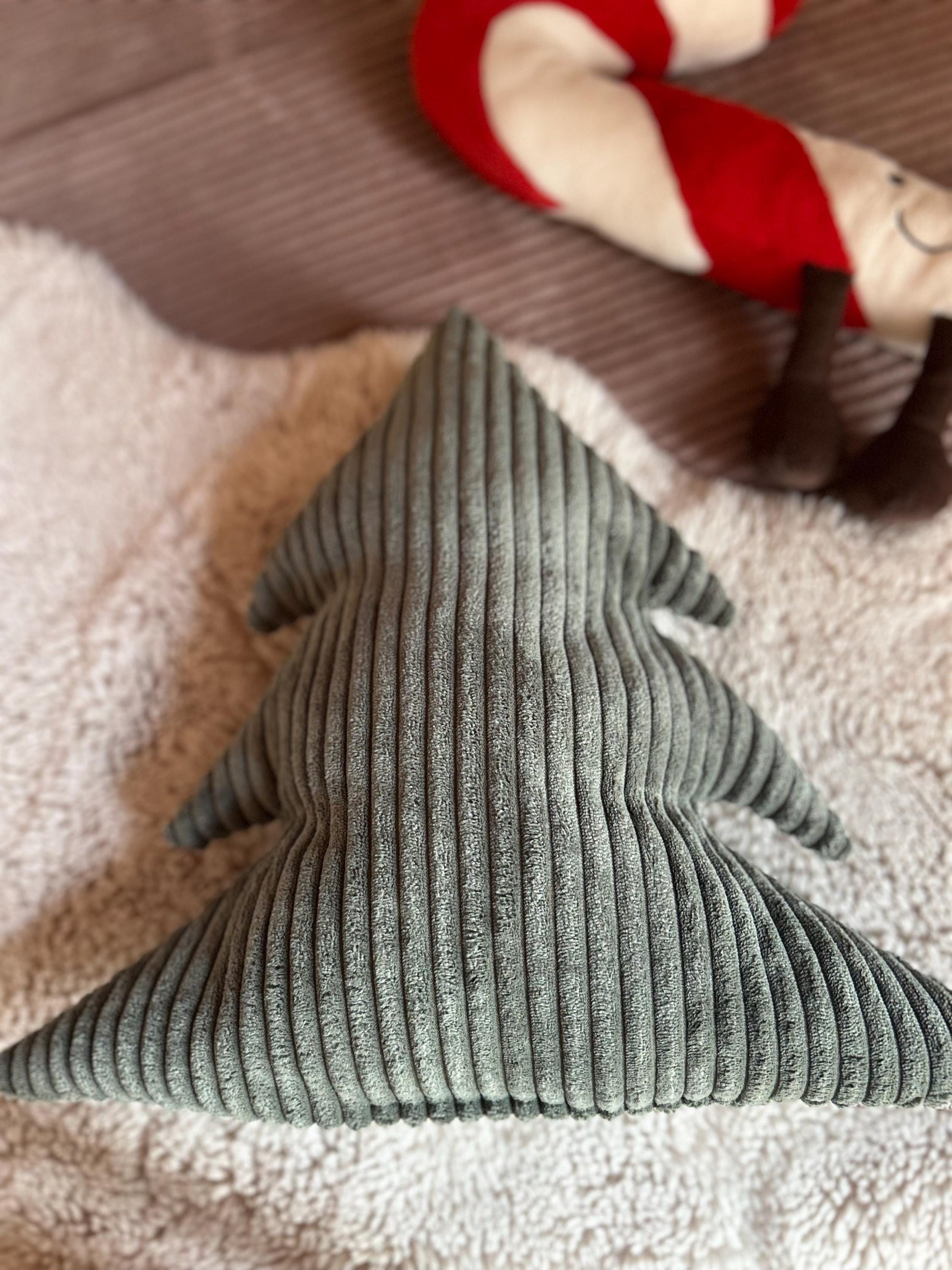 Kissen Tanne, Kissen Cord, Cordkissen, Weihnachtskissen, Kissen in Tannenform, Geschenk Weihnachten, Geschenk, Sofa, Weihnachtsbaum, Xmas
