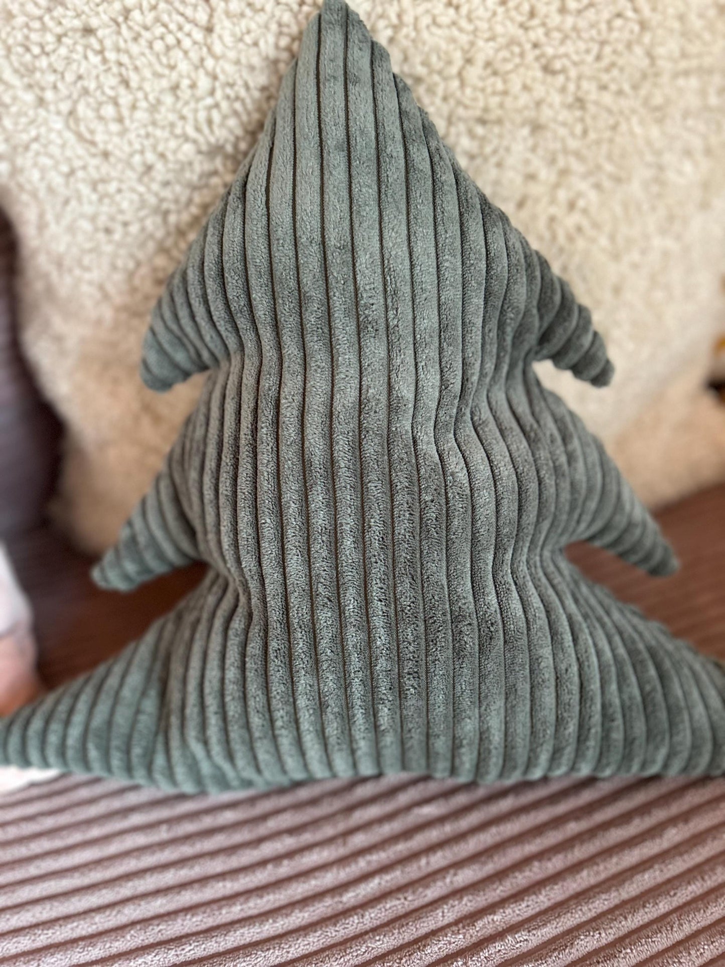 Kissen Tanne, Kissen Cord, Cordkissen, Weihnachtskissen, Kissen in Tannenform, Geschenk Weihnachten, Geschenk, Sofa, Weihnachtsbaum, Xmas