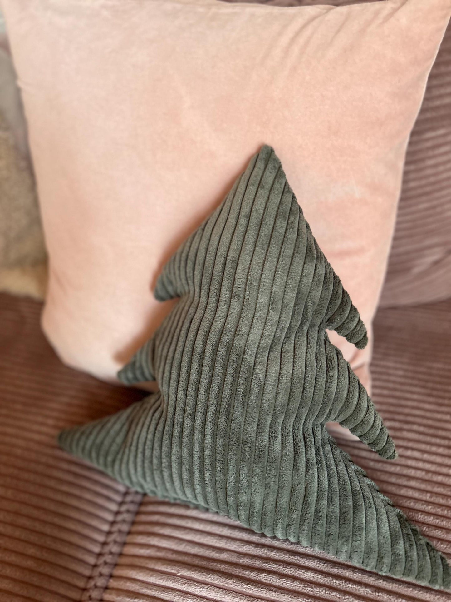 Kissen Tanne, Kissen Cord, Cordkissen, Weihnachtskissen, Kissen in Tannenform, Geschenk Weihnachten, Geschenk, Sofa, Weihnachtsbaum, Xmas
