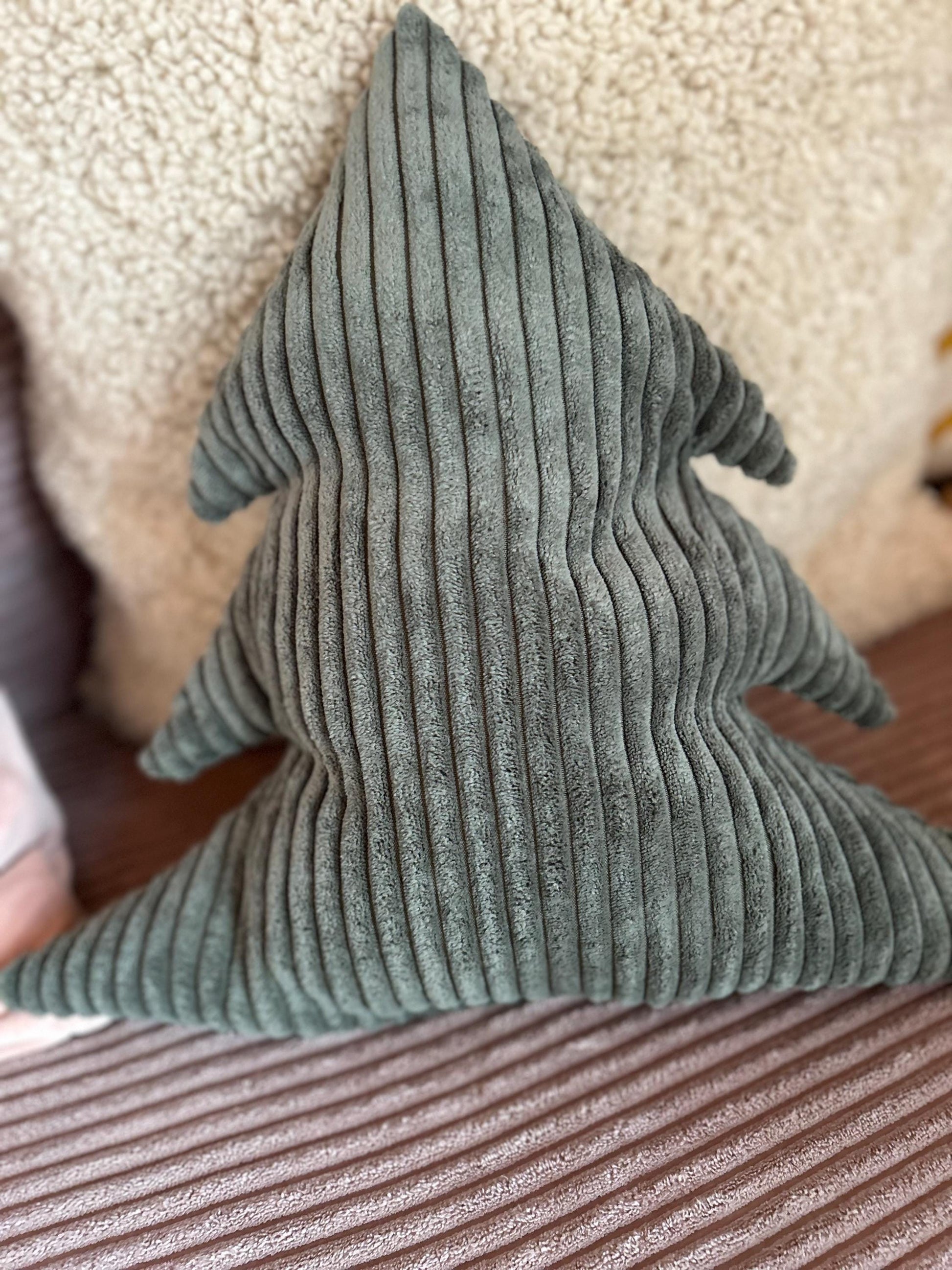Kissen Tanne, Kissen Cord, Cordkissen, Weihnachtskissen, Kissen in Tannenform, Geschenk Weihnachten, Geschenk, Sofa, Weihnachtsbaum, Xmas