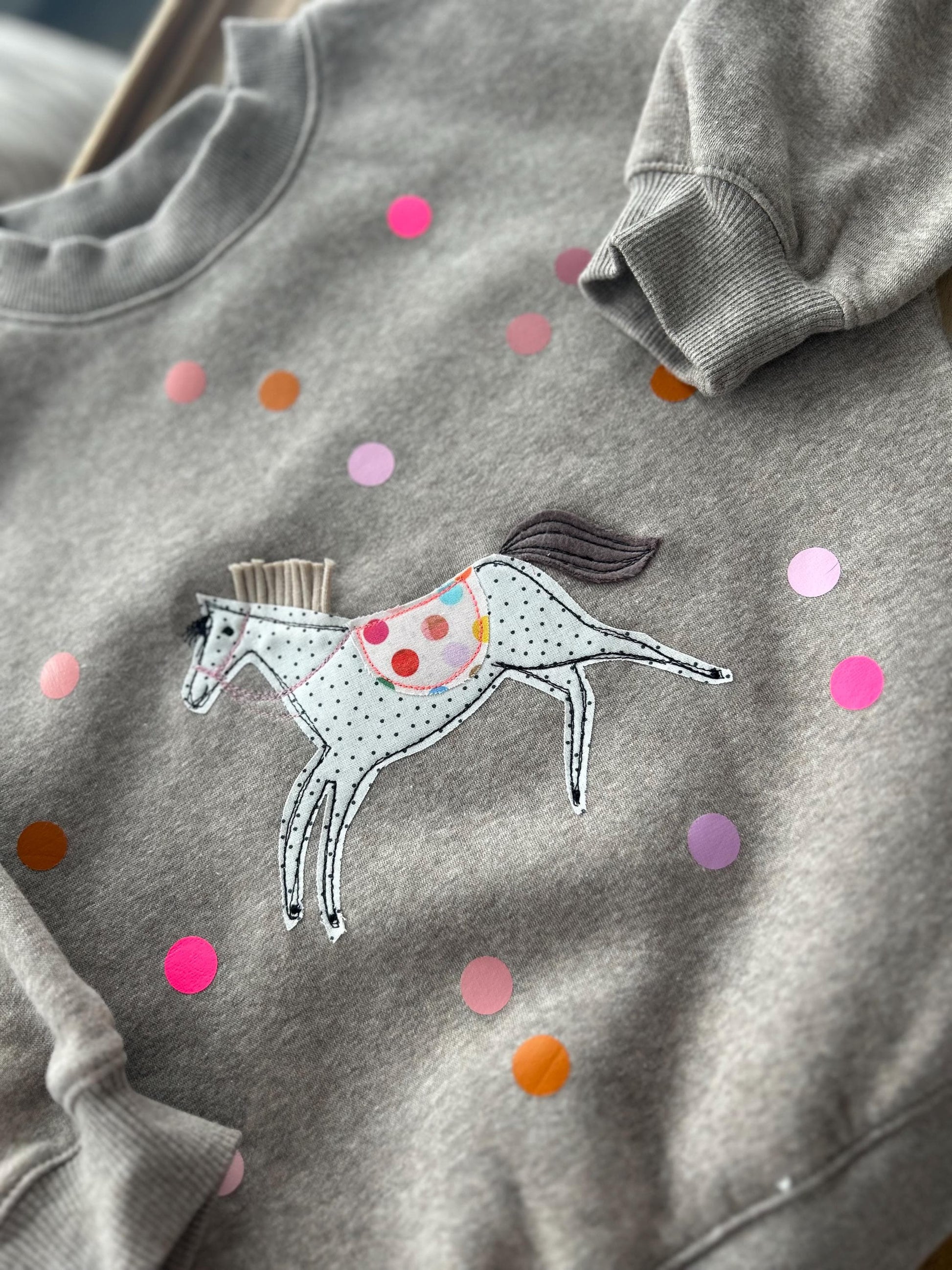 Einzelstück! Sweatshirt Pferd, Kinder Pullover Pferd,Kinder-Sweatshirt, Sweatshirt Konfetti, Sweatshirt personalisiert, Sweater, Pulli neon