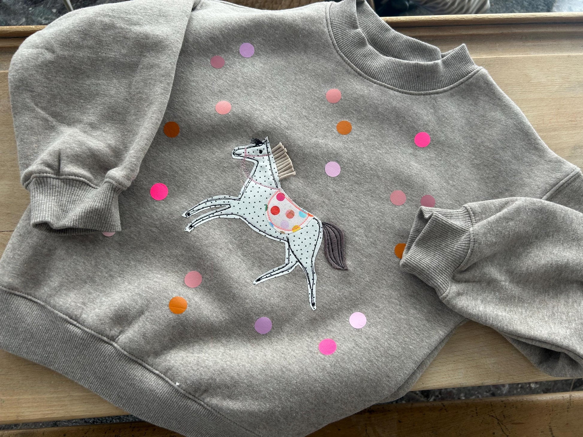 Einzelstück! Sweatshirt Pferd, Kinder Pullover Pferd,Kinder-Sweatshirt, Sweatshirt Konfetti, Sweatshirt personalisiert, Sweater, Pulli neon