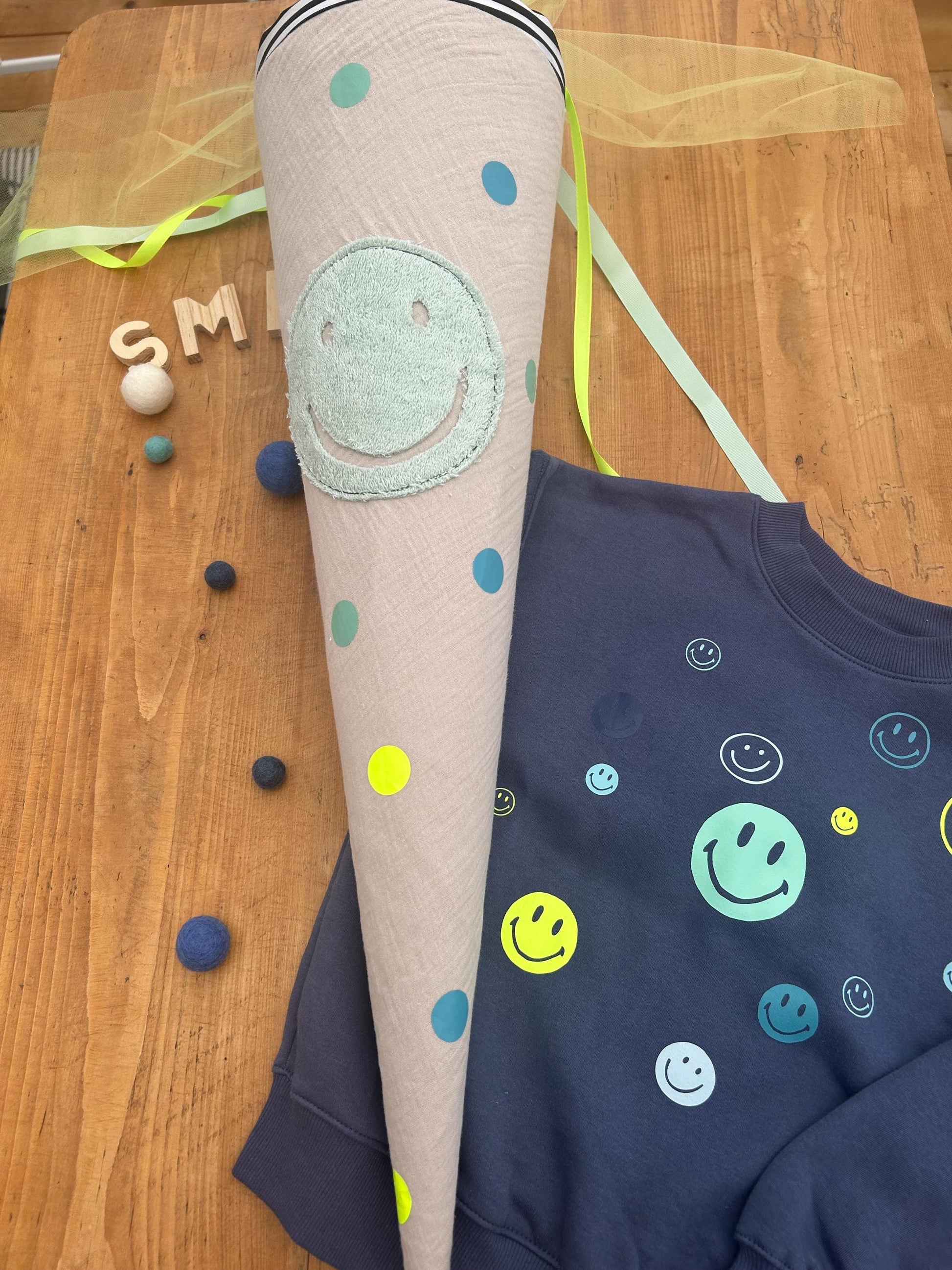 Schultüte Smiley, Frottee Smiley, Schultüte gestreift, Schultüte beige, Schultüte personalisiert, Schultüte beige Schultüte mit Smiley,lila