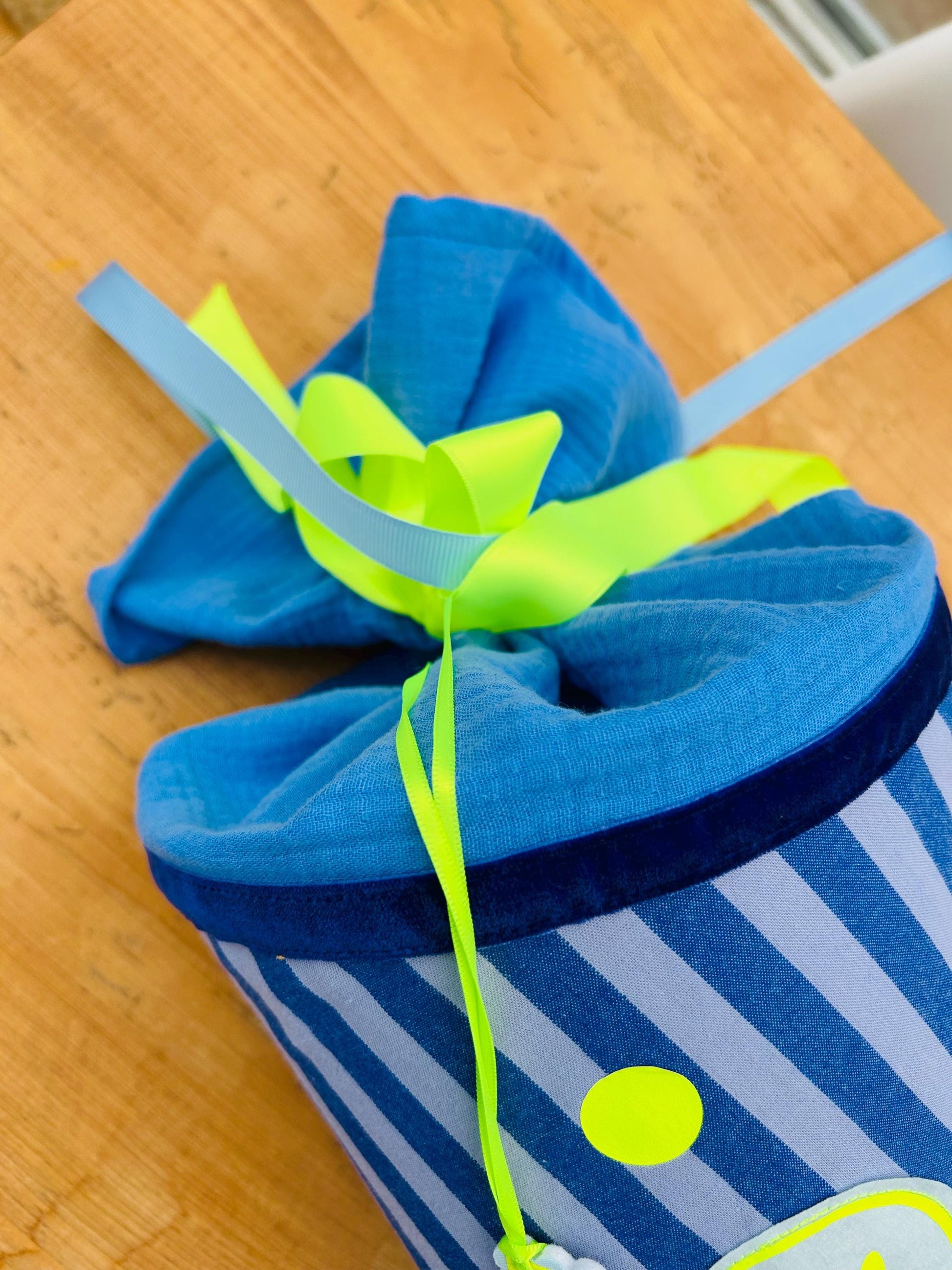 Schultüte Jungs neon, Schultüte Musselin Schultüte Stoff Schultüte Punkte, Schultüte Tüll, Schultüte Ergobag, Schultüte Regenbogen, Konfetti