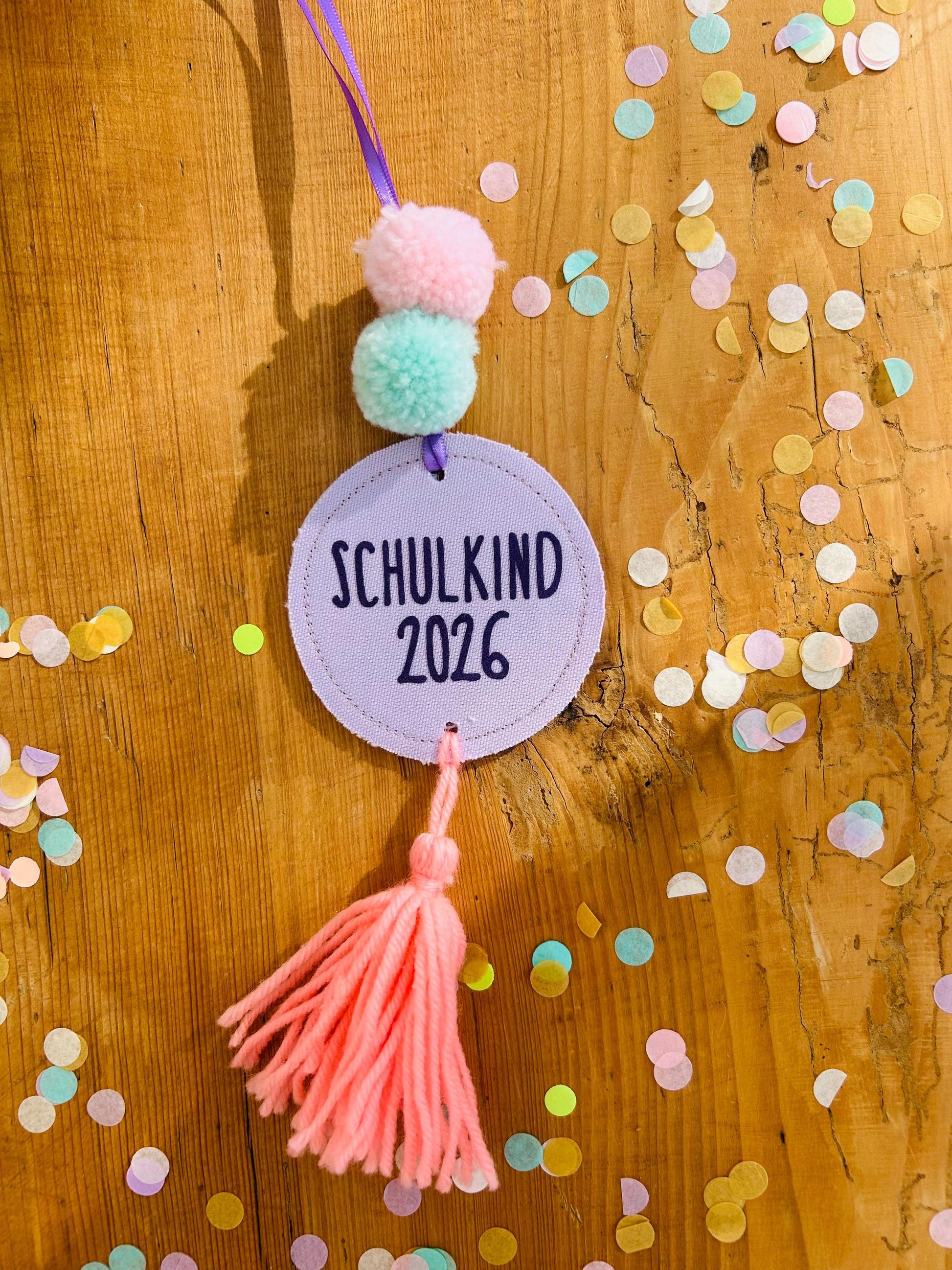 Bommeln Anhänger Schultüte, Neonanhänger für Schultüte, Geschenk zur Einschulung, Schultüten Anhänger, Anhänger Schulkind, Anhänger Namen