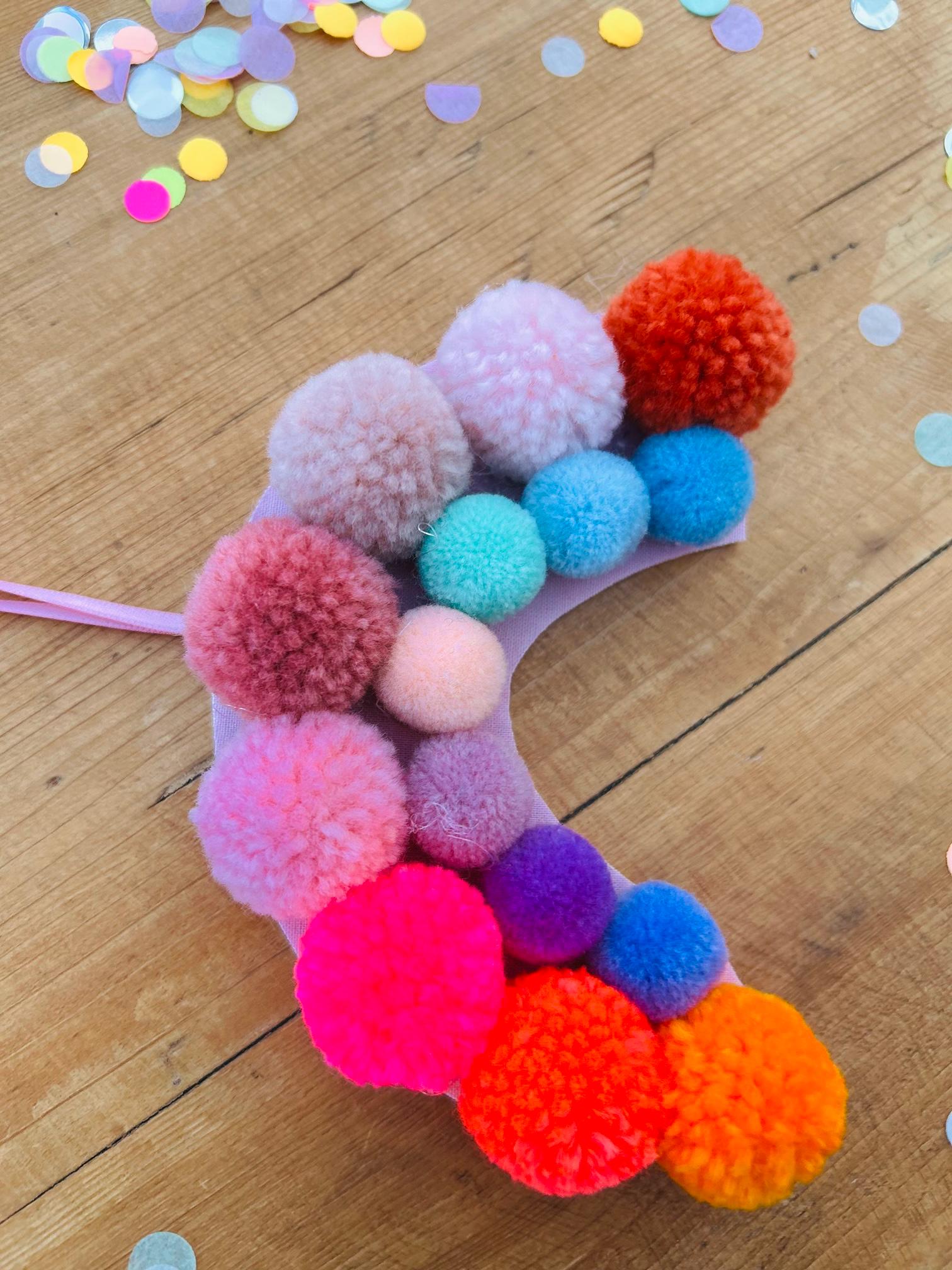 Anhänger Schultüte, Quastenanhänger Schultüte, Geschenk zur Einschulung, Schultüten Anhänger, Neon,Bommeln, Anhänger Namen, Wollquasten bunt