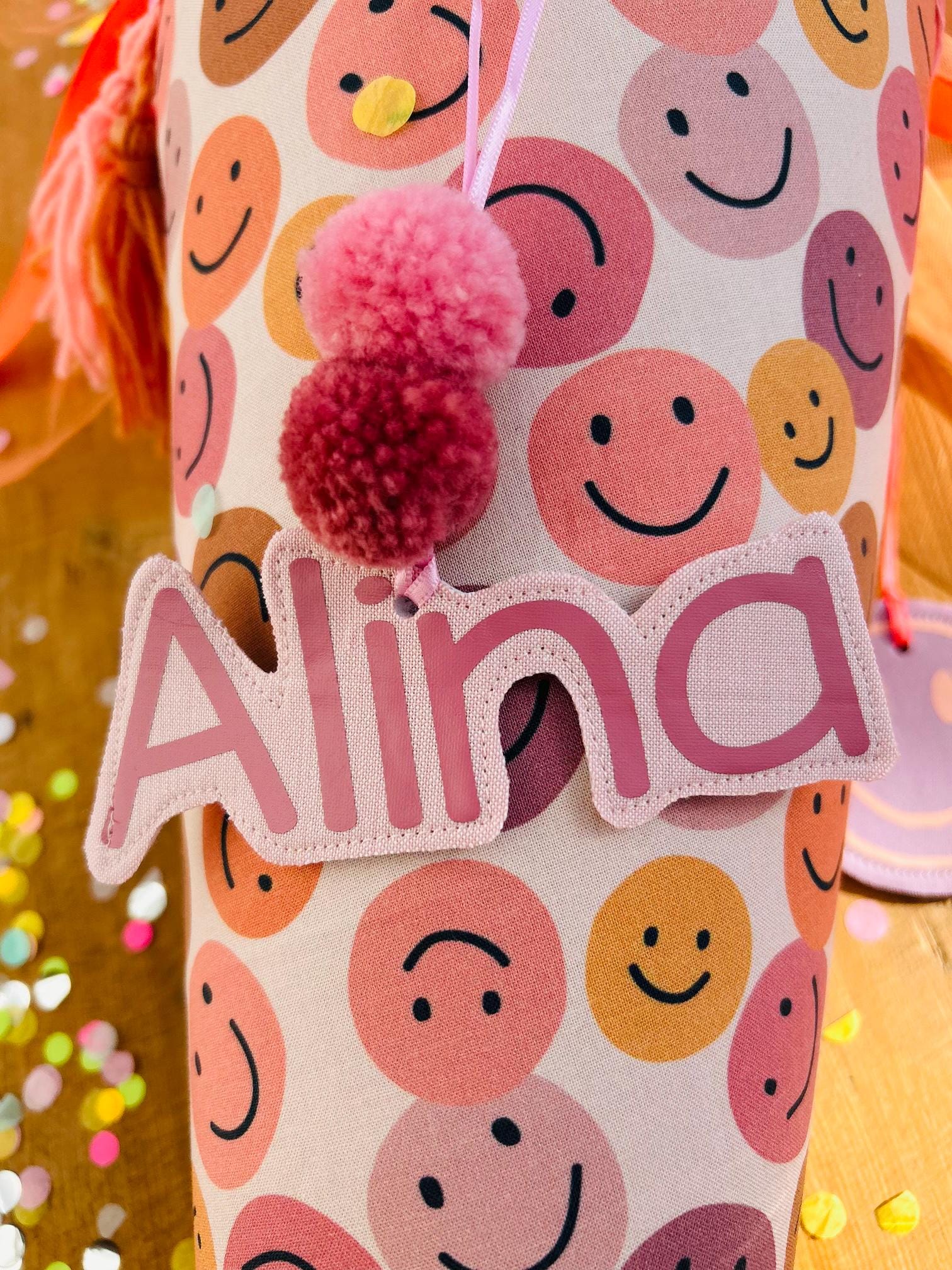 Bommeln Anhänger Schultüte, Namensanhänger für Schultüte, Geschenk zur Einschulung, Schultüten Anhänger, Anhänger Schulkind, Anhänger Namen