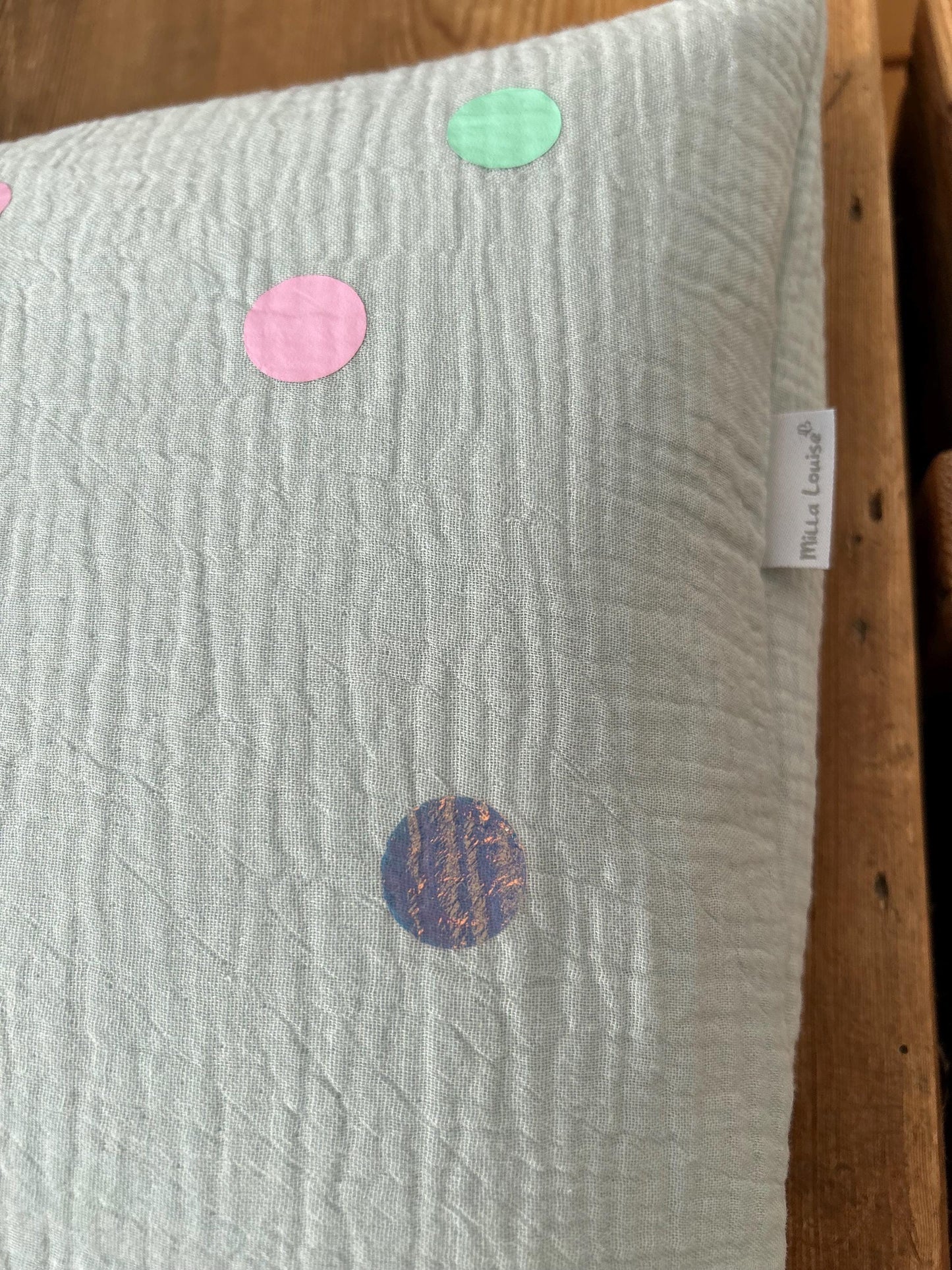 Musselinkissen Kissenbezug Kissen Wohnzimmer Garten Kissenhülle Kissen personalisiert Nameskissen Kissen Musselin Konfetti bunte Punkte