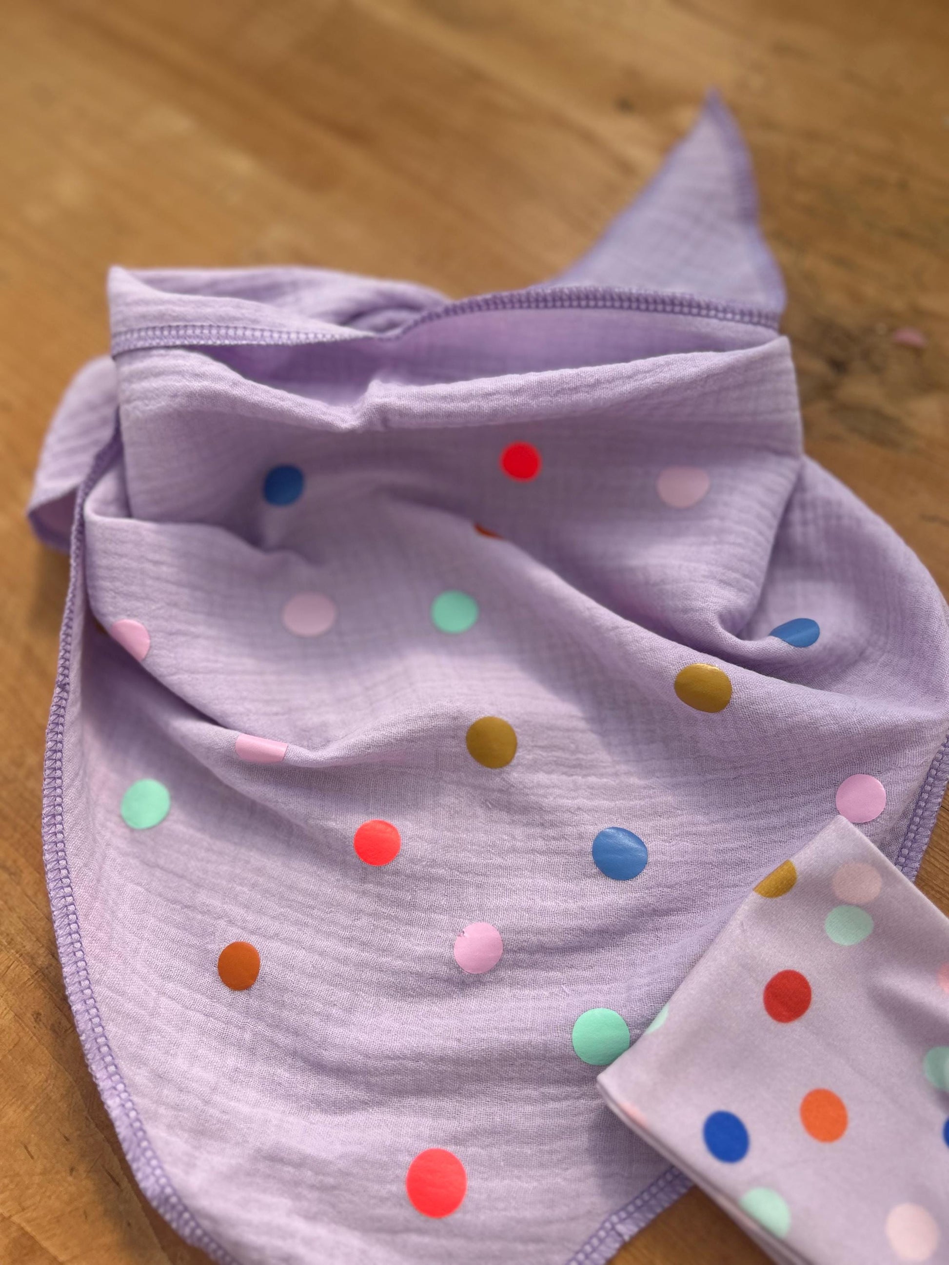 Set Tuch Stirnband, Kinder Halstuch Musselin, Musselintuch, Musselinschal, Tuch Punkte, Konfetti, Musselin lila, Tuch Frühling, Sommer