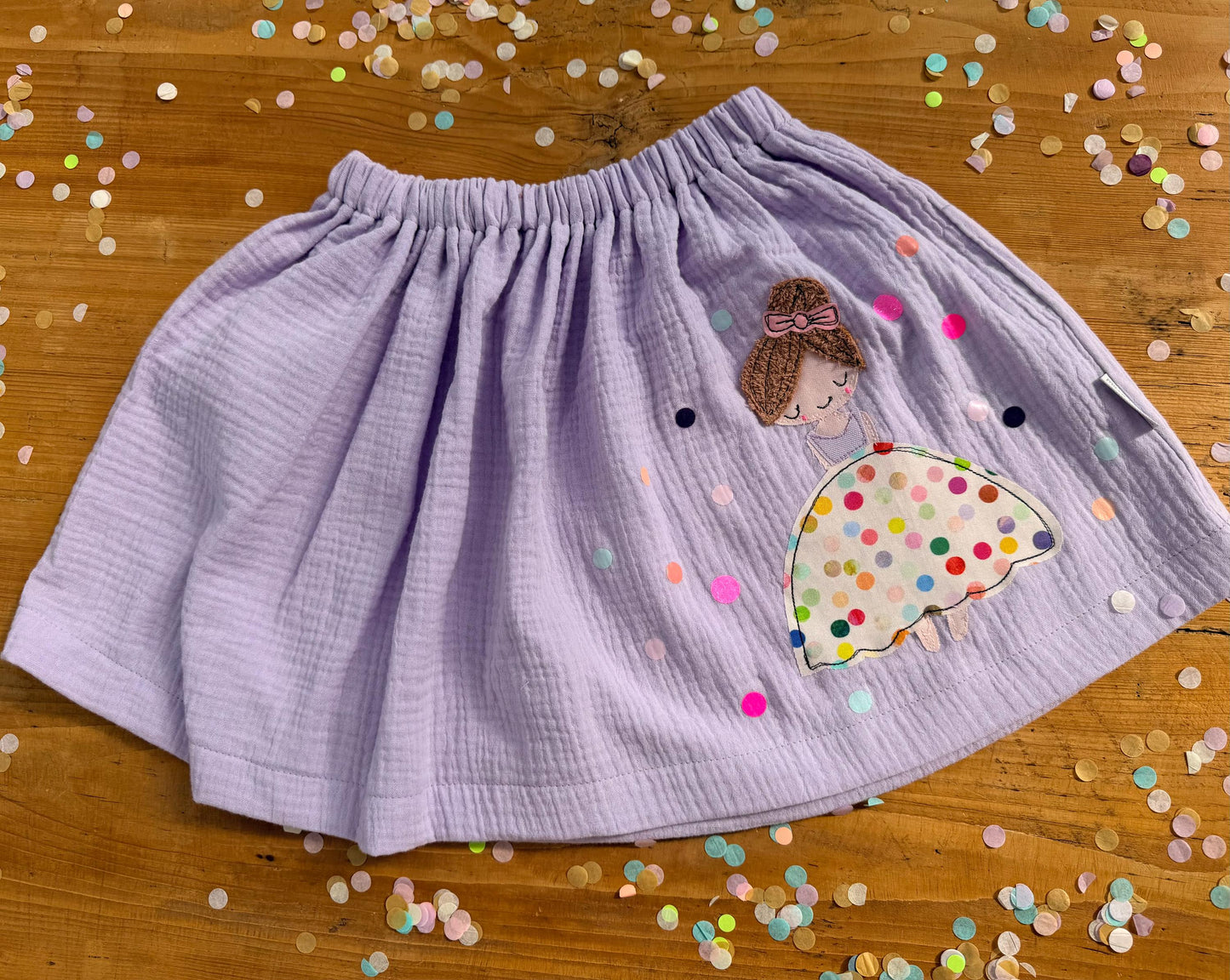 Mädchenrock Musselin, Rock mit Ballerina, Musselinrock,Musselin, Rock Konfetti,Rock bunte Punkte, Konfetti, Musselin flieder, Ballerina