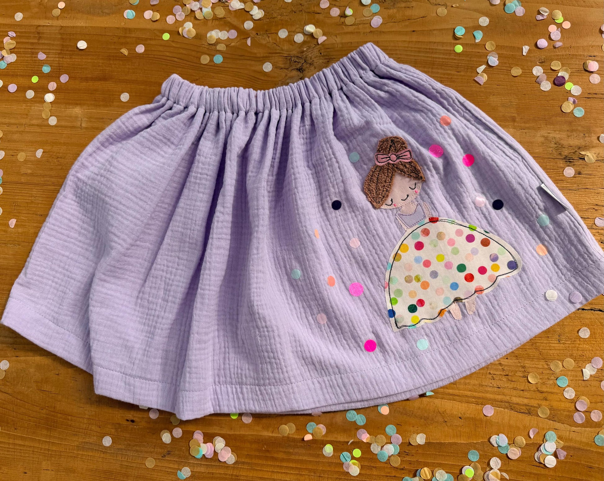 Mädchenrock Musselin, Rock mit Ballerina, Musselinrock,Musselin, Rock Konfetti,Rock bunte Punkte, Konfetti, Musselin flieder, Ballerina