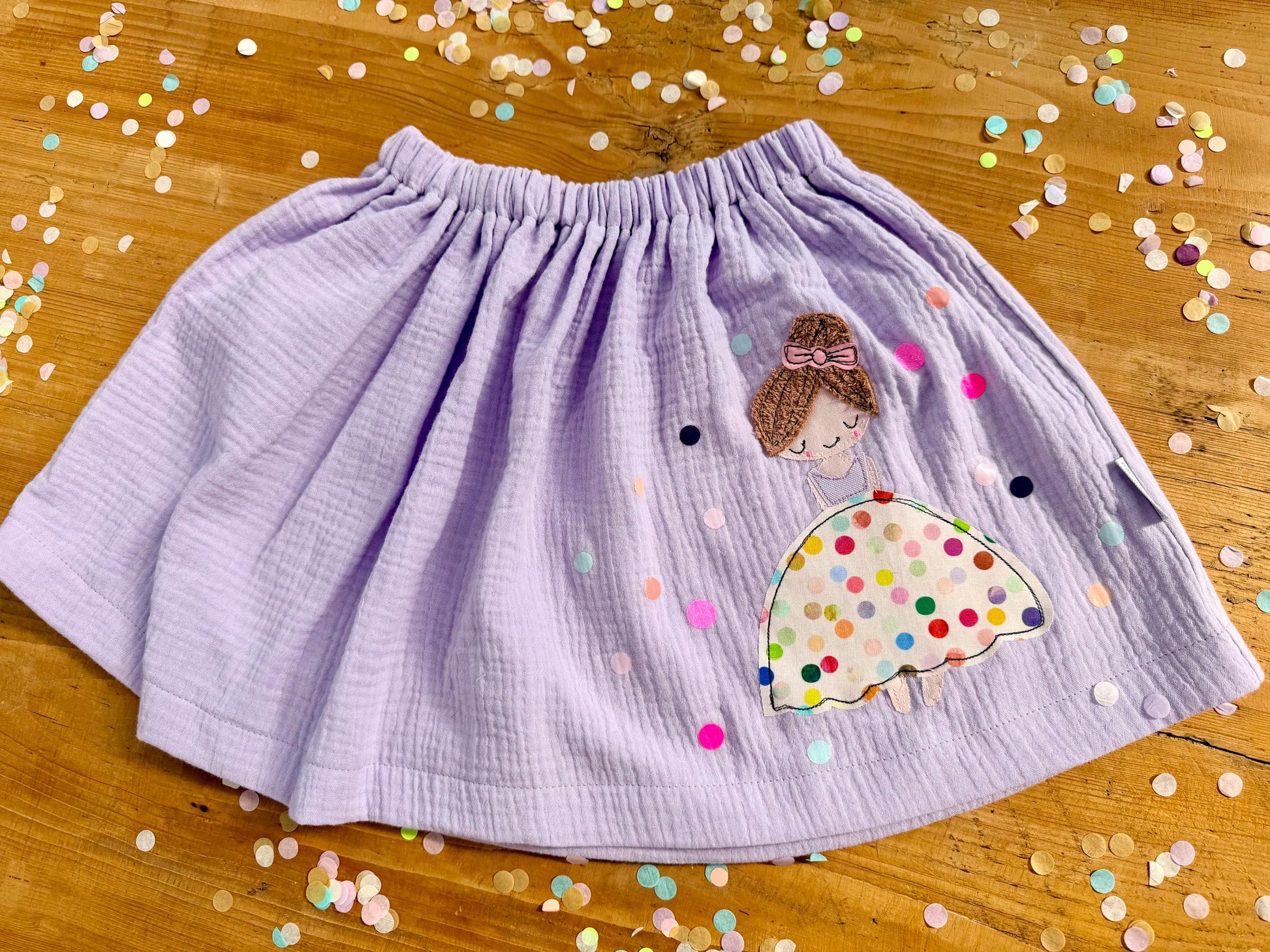 Mädchenrock Musselin, Rock mit Ballerina, Musselinrock,Musselin, Rock Konfetti,Rock bunte Punkte, Konfetti, Musselin flieder, Ballerina