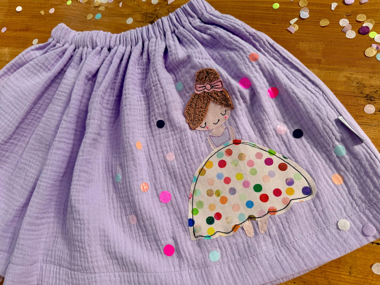 Mädchenrock Musselin, Rock mit Ballerina, Musselinrock,Musselin, Rock Konfetti,Rock bunte Punkte, Konfetti, Musselin flieder, Ballerina