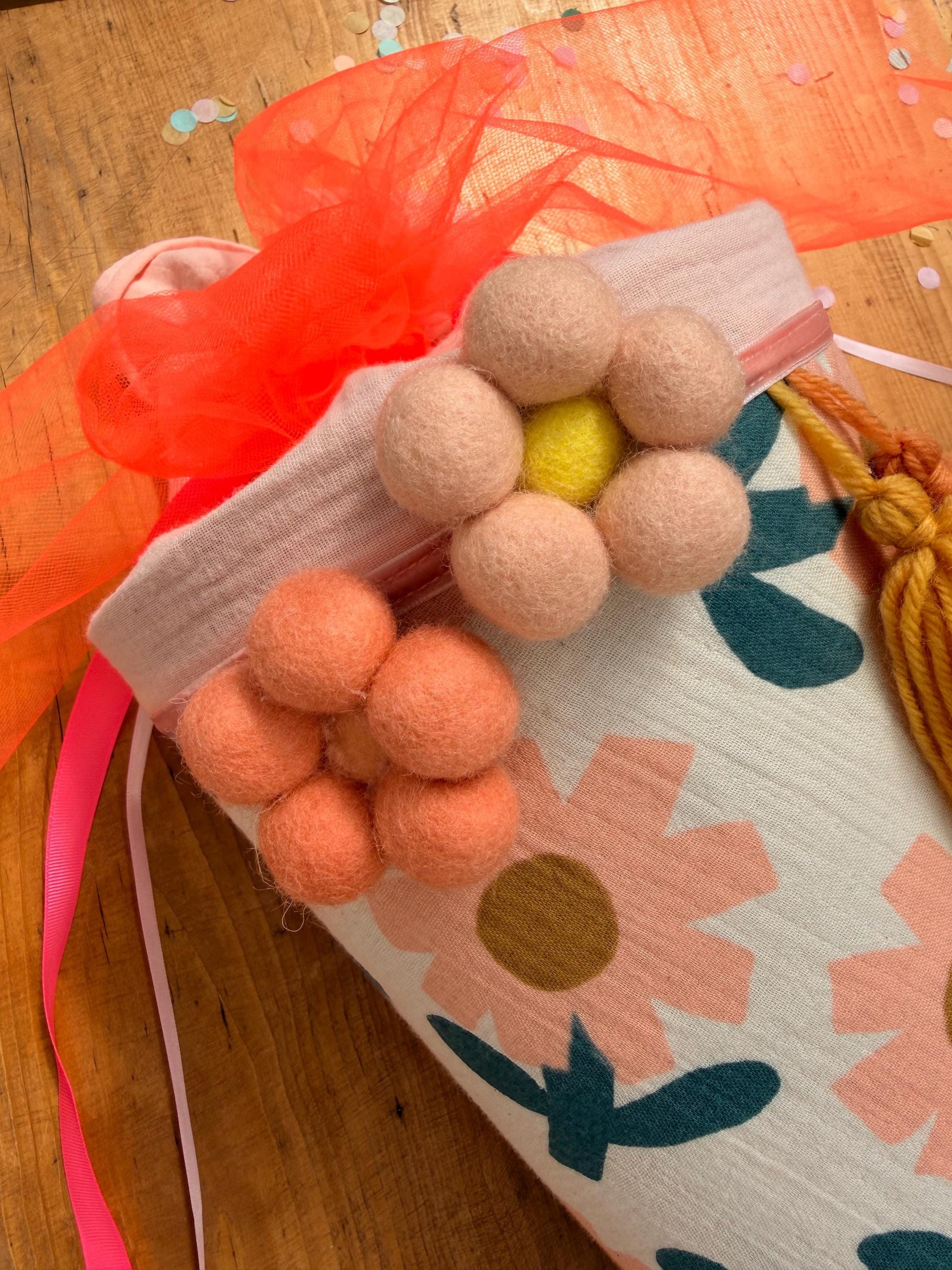 Schultüte Blumen, Musselin Schultüte, Schultüte Mädchen Schultüte personalisiert,Schultüte Tüll,Schultüte Blumen gefilzt, Schultüte rosa