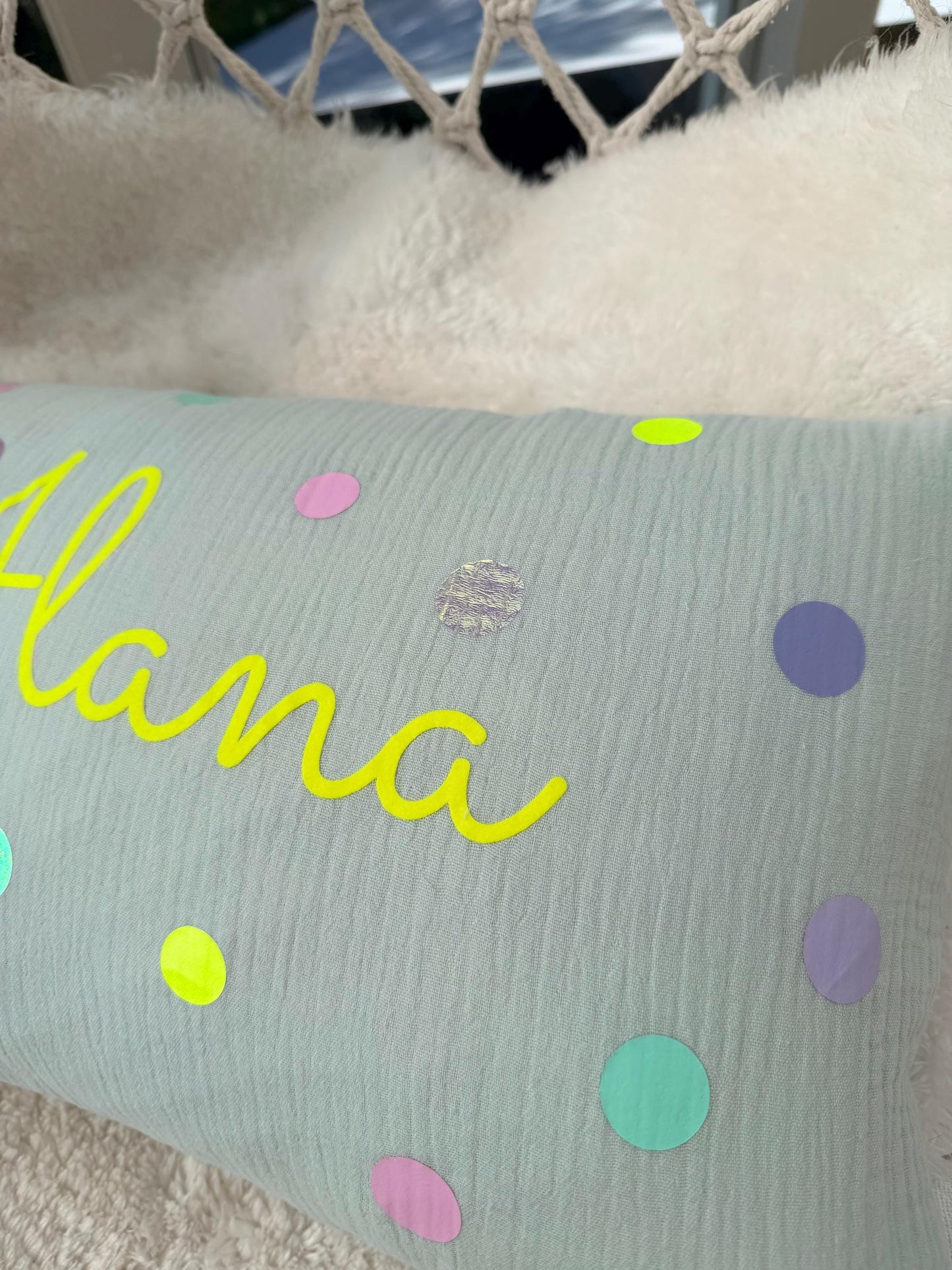 Musselinkissen mit Namen Kissenbezug Kissen Geburt Baby Kissenhülle Kissen personalisiert Nameskissen Kissen Musselin Konfetti, neon Dots